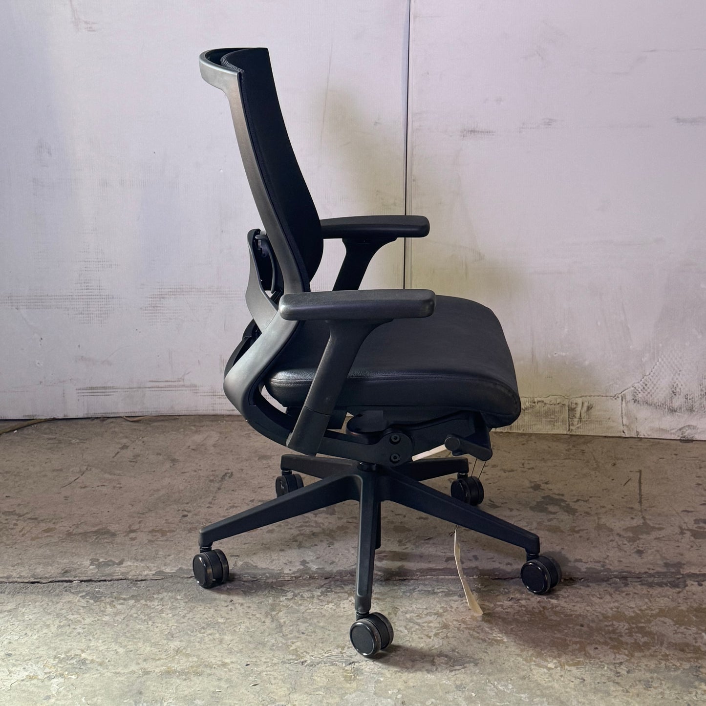 ALTUS Mesh Back Office Chair Black Sz 19"W x 19"L x 39"H 691237 (New Other, Distressed Box)