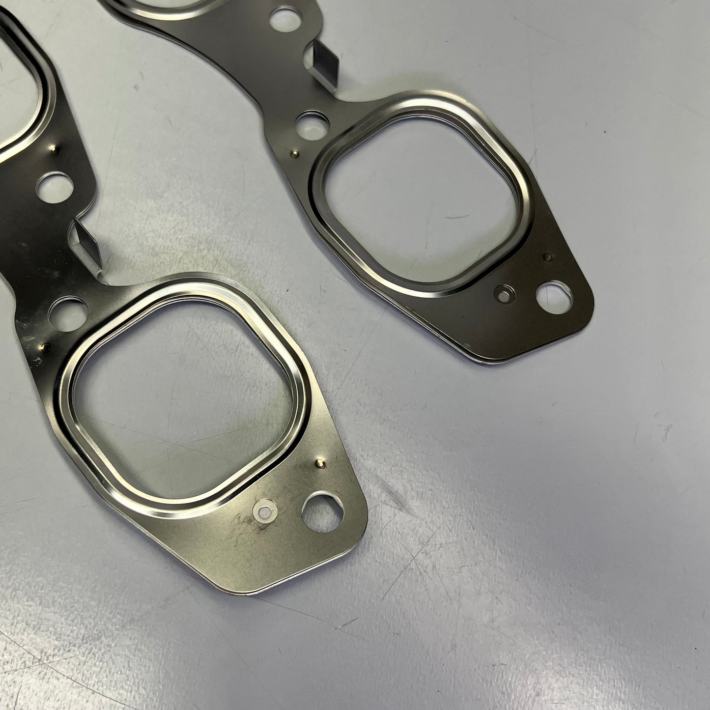 (PAIR) International Exhaust Manifold Gaskets 7.4/8.1L-T Chrome 33500014