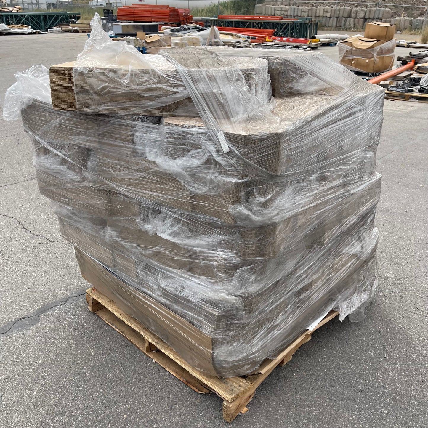 ZA@ Pallet of MIXED Flat Corrugated Cardboard Boxes 13”x10”x2” (AS-IS)