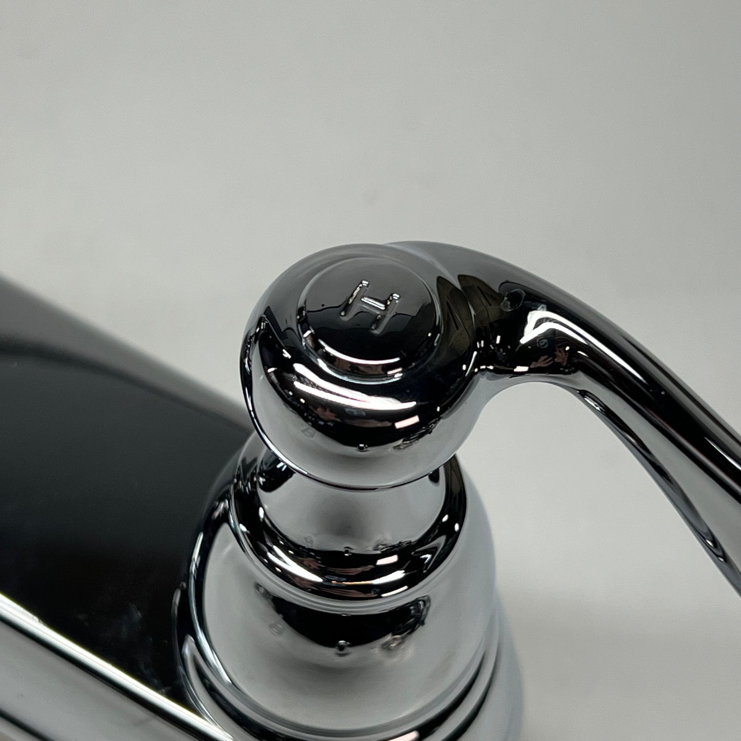 DELTA  Windemere Kitchen Faucet W/ Side Spray 1.8 (GPM) Chrome 21996LF
