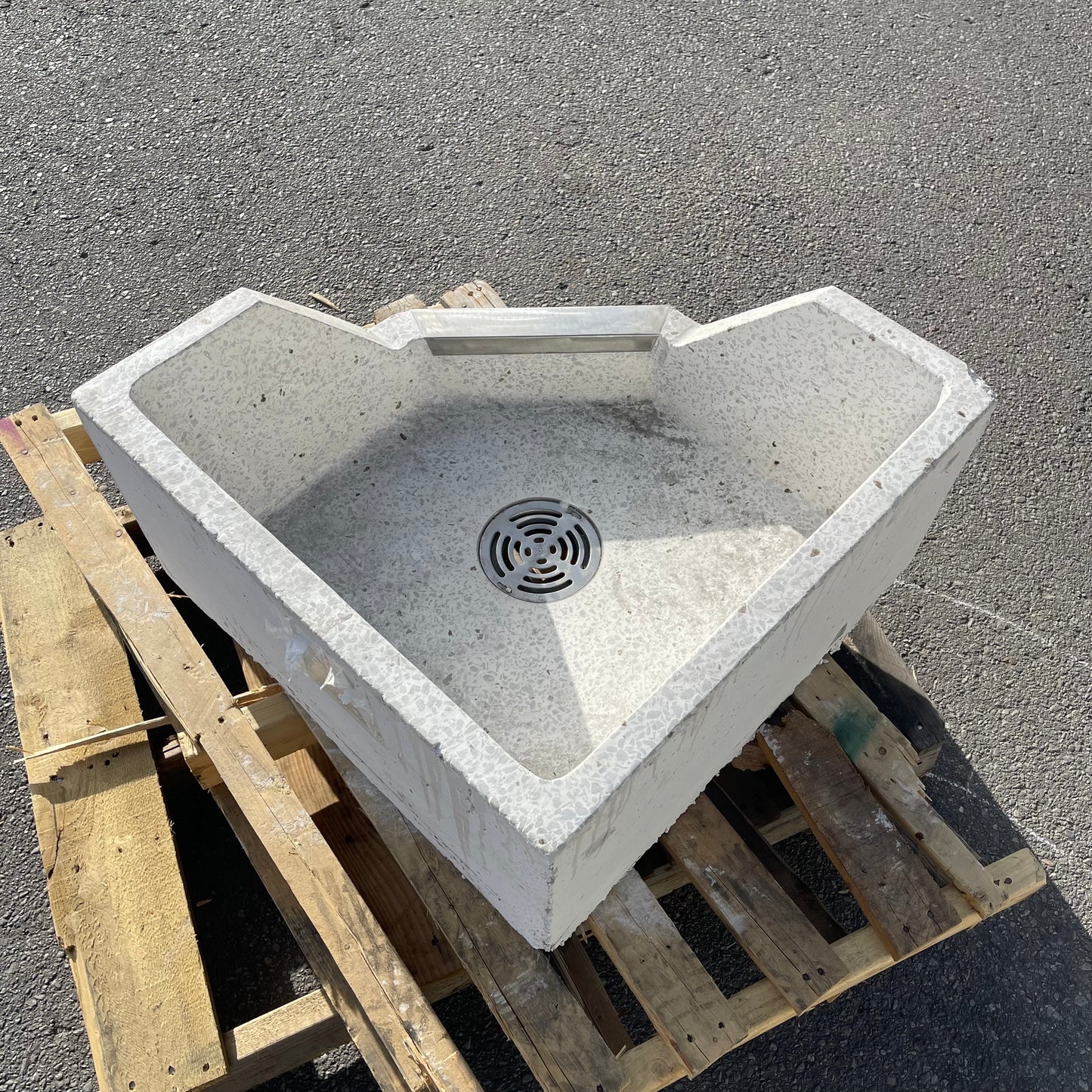 ZA@ Pallet of CORLOW Floor Mop Basin/Sink SBC-1700 (AS-IS)