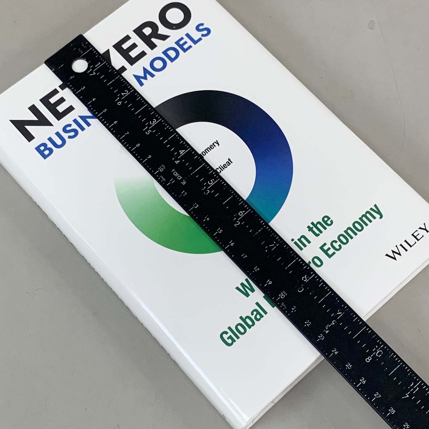 WILEY John Motgomery & Mark Van Clieaf; Net Zero Business Models 416 PAges