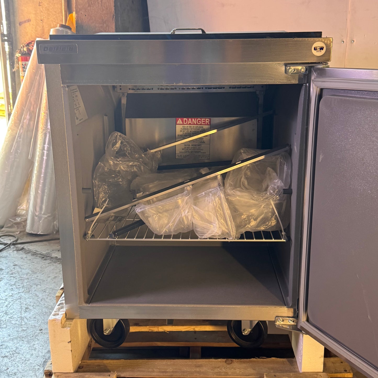 DELFIELD 4400 Mega Top Refrigerator, R290 W/Nosing Shelf Sz 27"W x 30.5"L x 36"H 4427NP-12M-M777