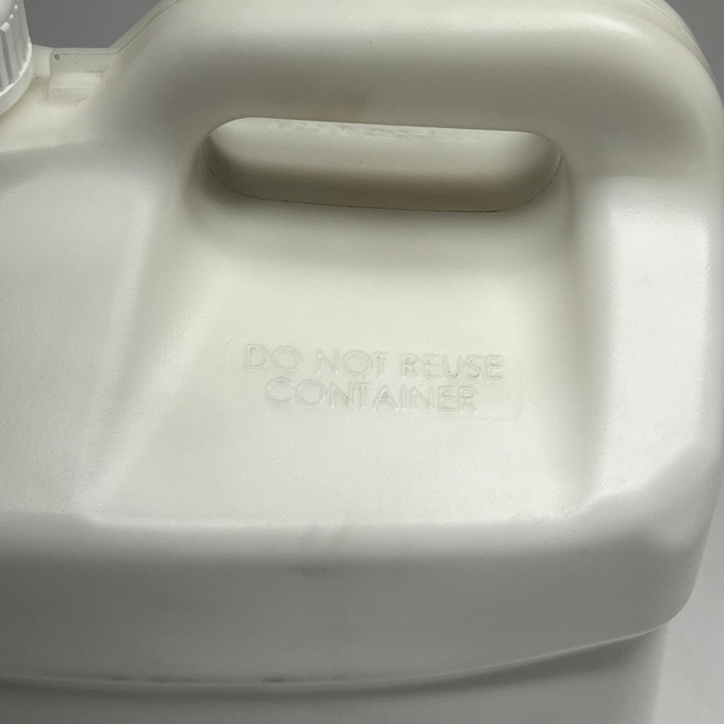 PIONEER ATHLETICS Robo Stripe Turf Tank Line Marking Robot Paint 2.5 Gal White