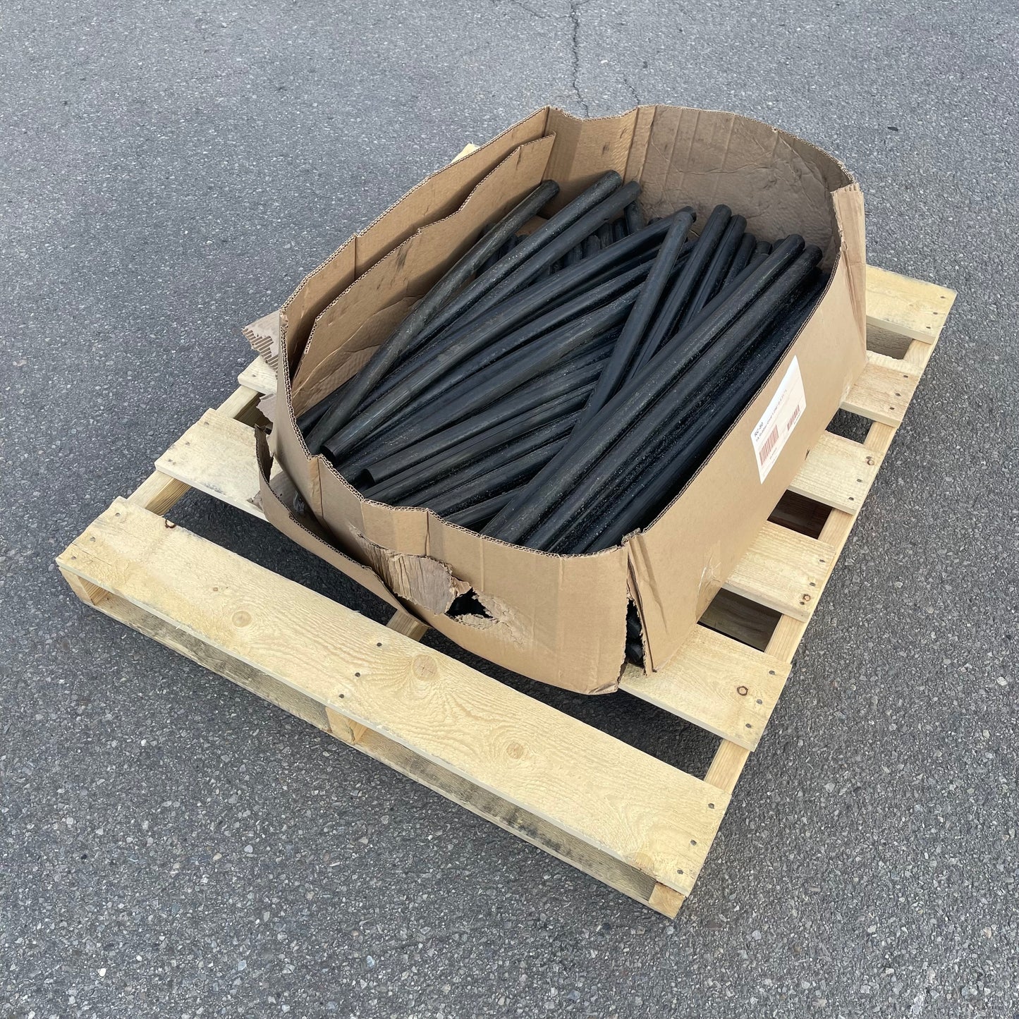 ZA@ Pallet of UNBRANDED Solid Core TA Rubber Cord 1.250" D X 31." L (AS-IS)