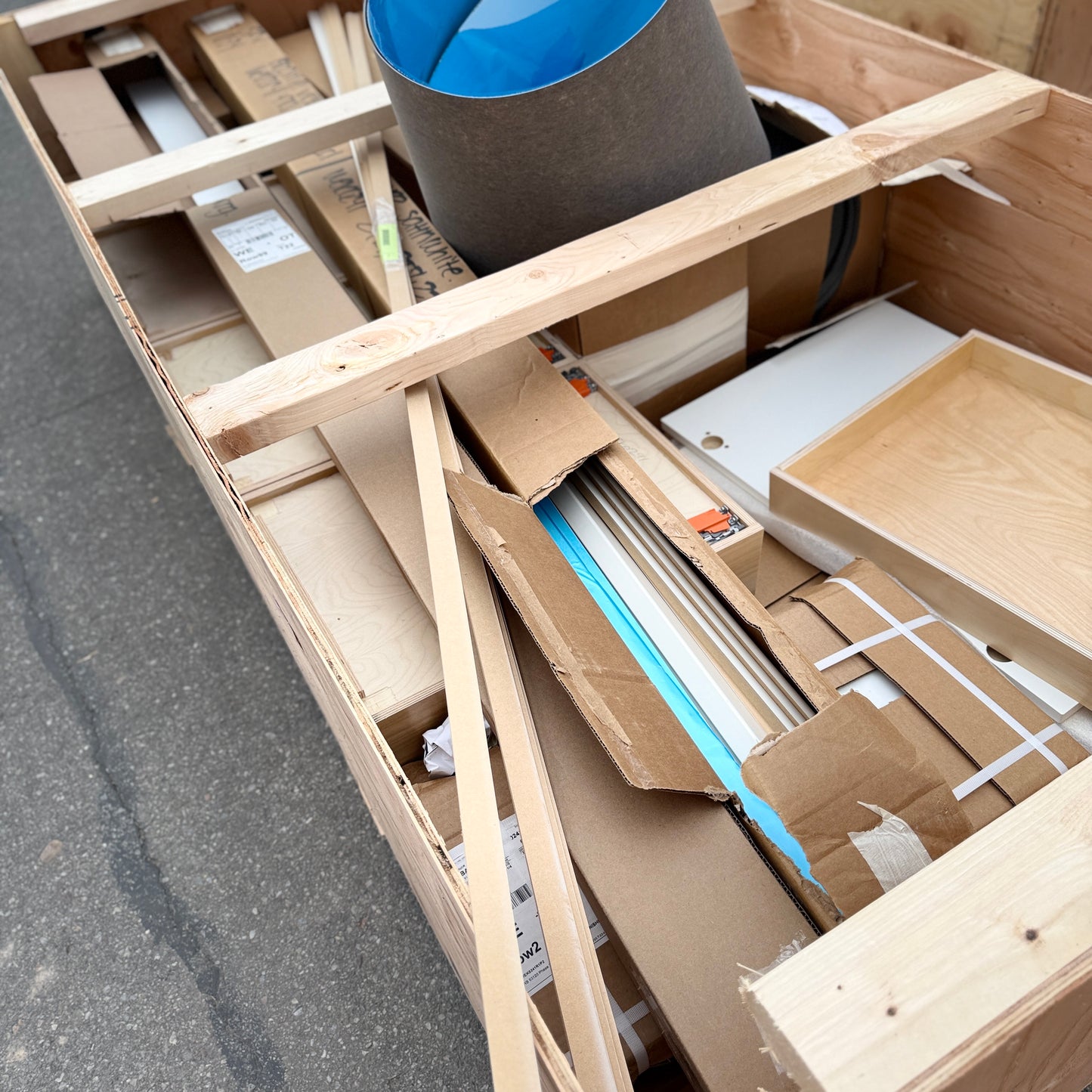 ZA@ Pallet of REBORN CABINETS Pressed Wood Cabinetry Parts Black, White (AS-IS)