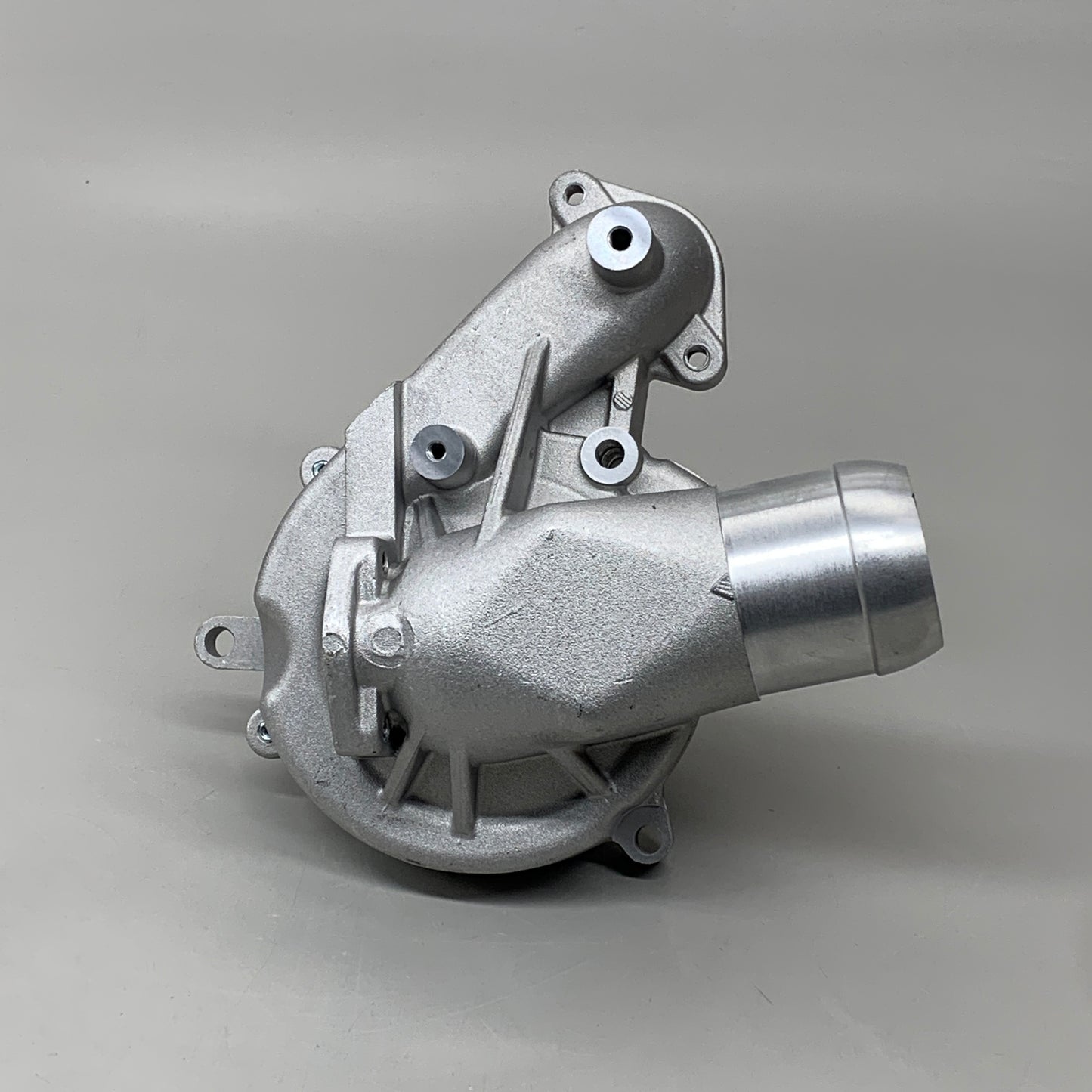 GMB Engine Water Pump for Chevrolet/GMC/Hummer Vehicles 194197 130-2030AH