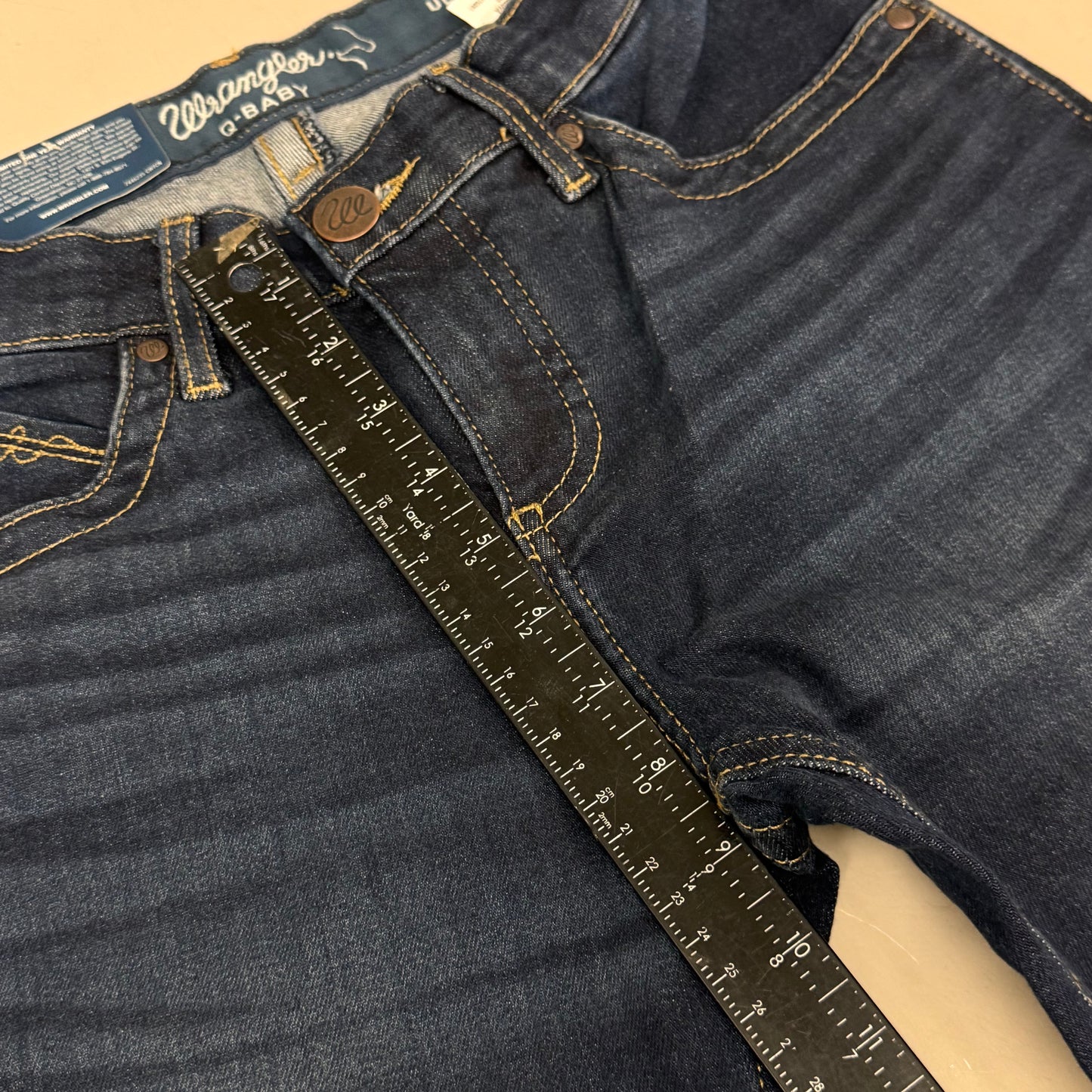 WRANGLER The Ultimate Riding Jean Q-Baby Mid-Rise 26/1 x 32 Avery 10WRQ20VA