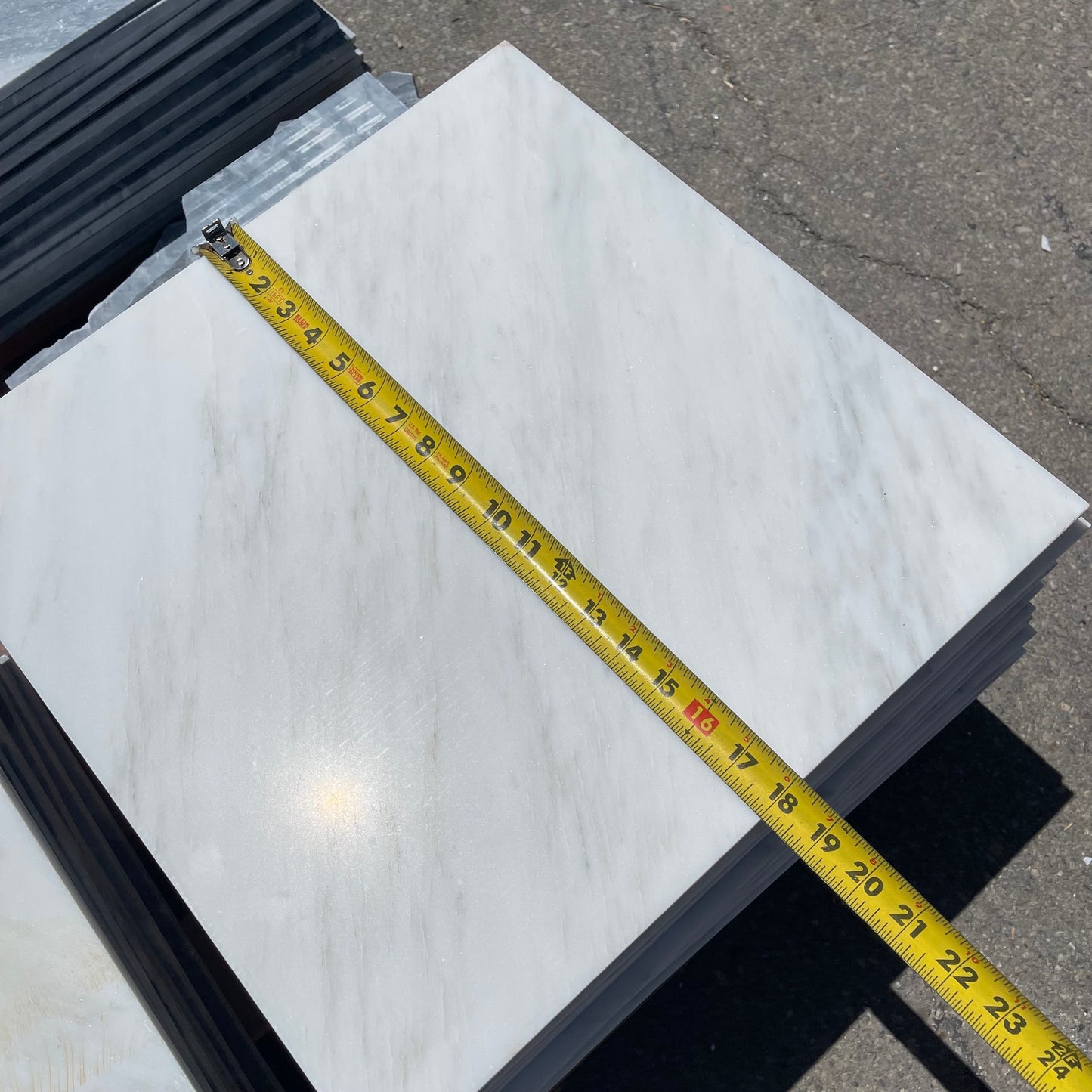 ZA@ Pallet of RIAD Casablanca Carrara & Bardiglio Grey Tiles 18"x18" (Some Broken, see images)
