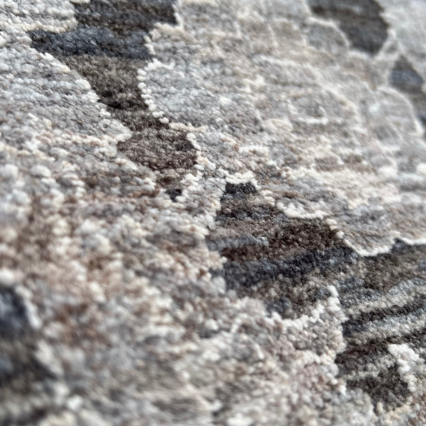 ZA@ NOURISON & HOME Dawn Area Floral Diamond Design  7'x9' Light Grey/Charcoal DAW02 CHARC (Return - Damaged/Dirty Outer Edge)