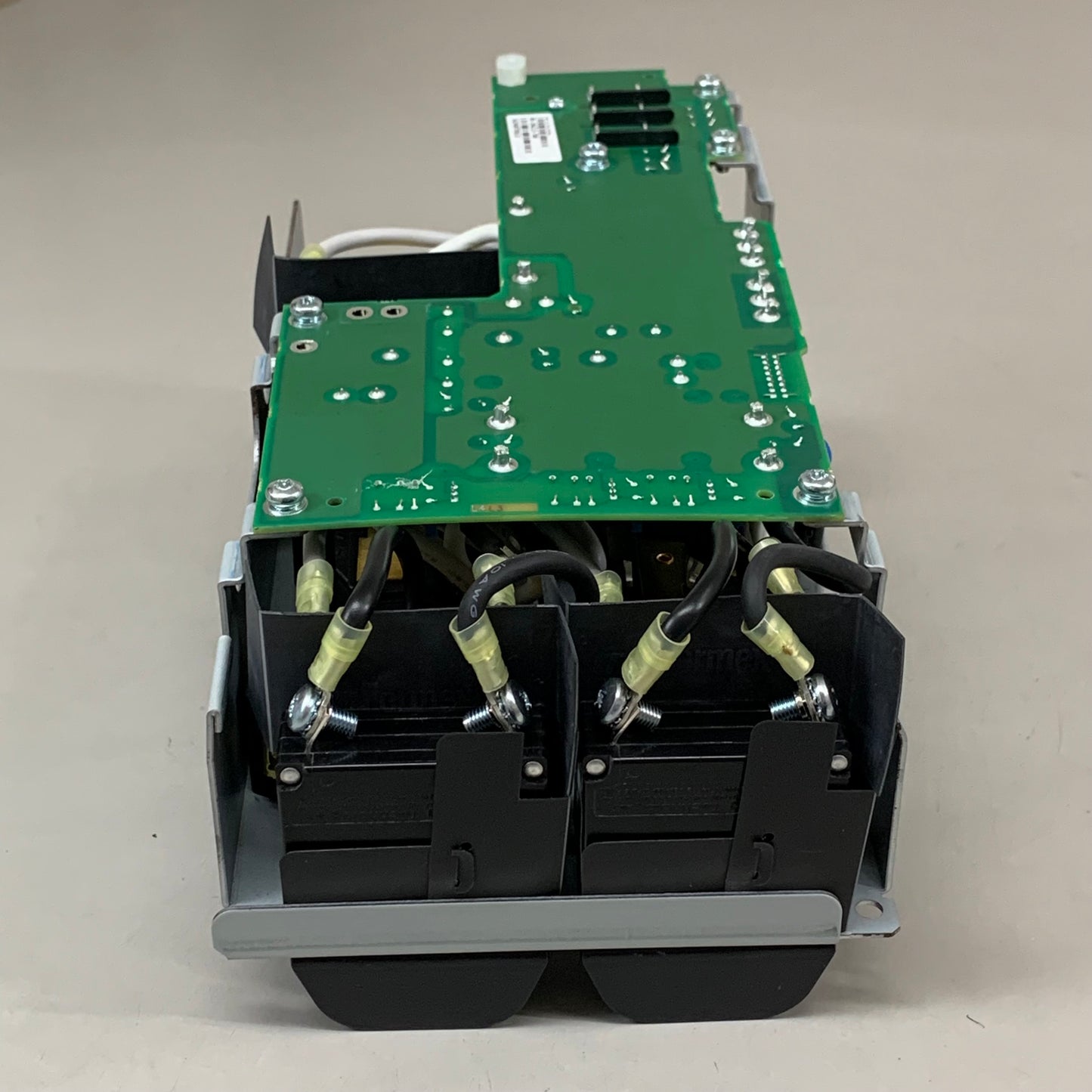 APC Smart-UPS SRT Power Distribution Unit 5.31"x11.73"x3.70" SRT008