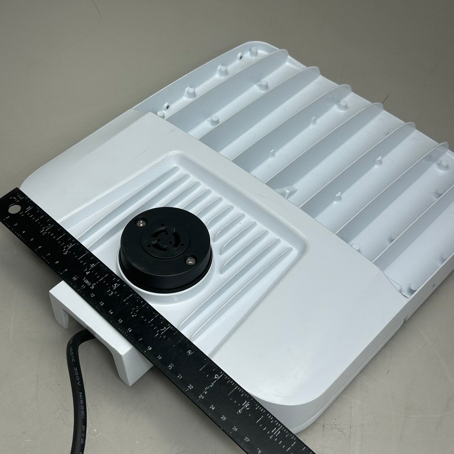 SUNCO LED Area/ Parking Lot Light 80/100/120W White AXL-150-SEL-WHIT-T5-SQ/RP