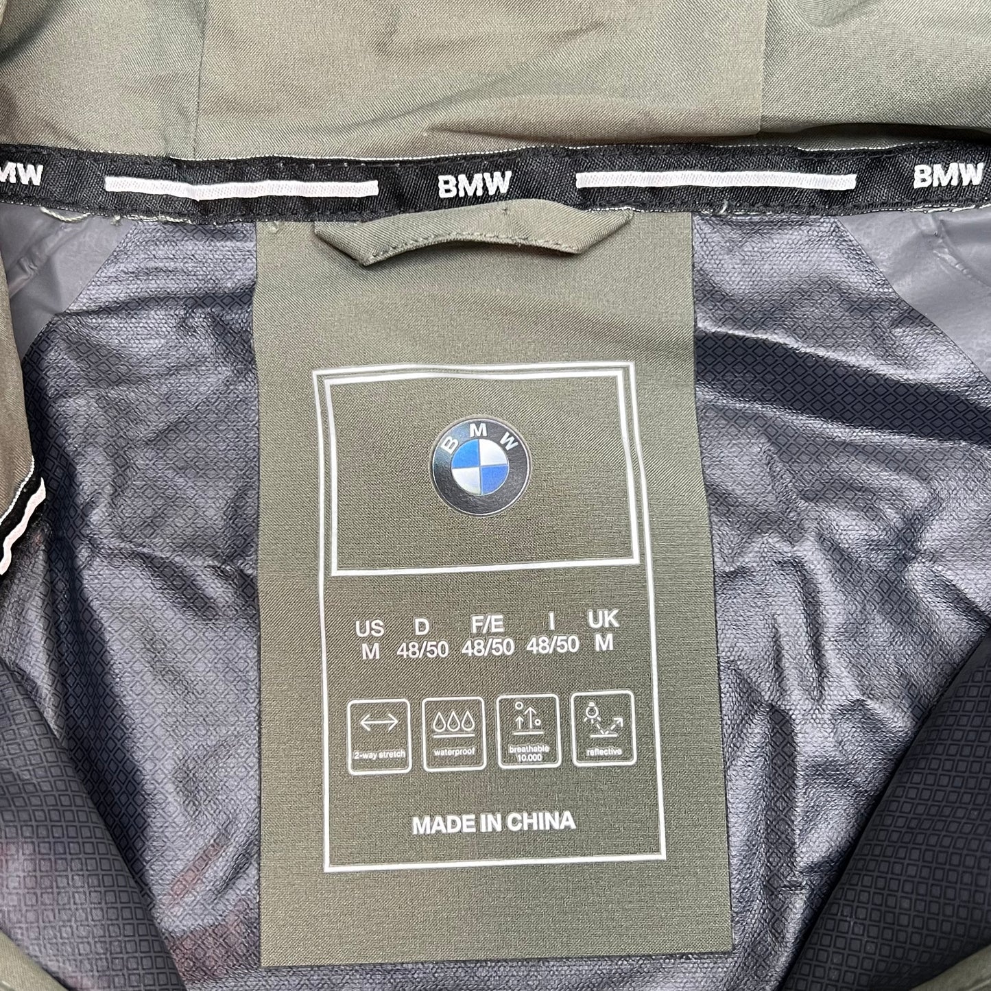 BMW Waterproof Lightweight Active Jacket Full Zip Mens Sz M Olive Scribble Print