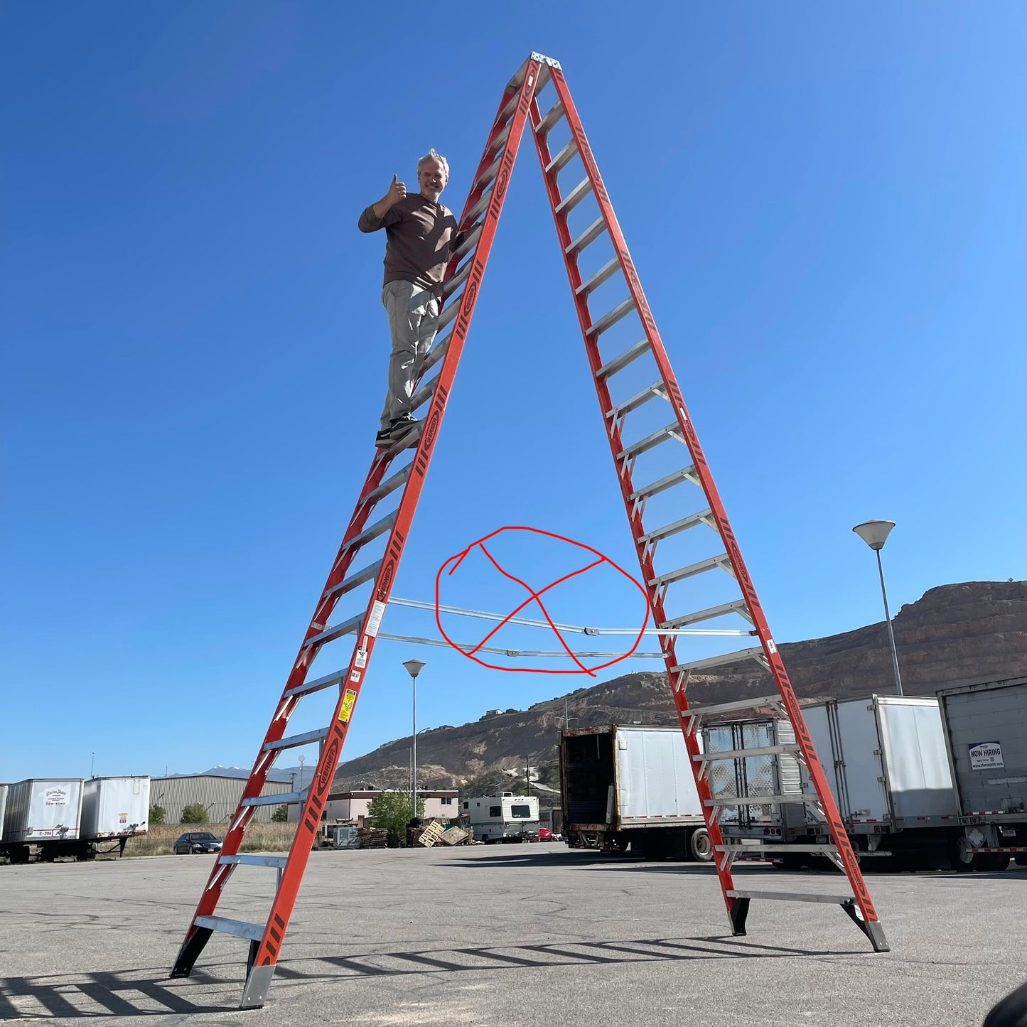 Z@ WERNER Fiberglass Twin Ladder 20 ft, 300 lbs cap Orange T7420 (Missing Support)