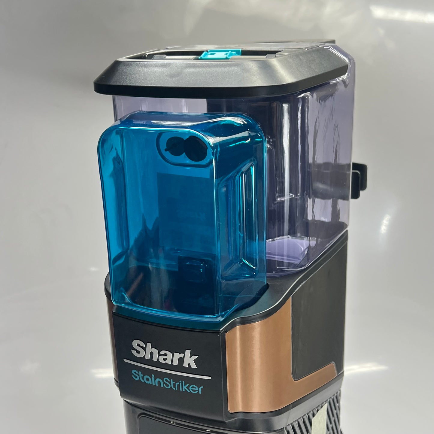 SHARK CarpetXpert HairPro Pet W/ Stain Striker 2-in-1 Deep Carpet Cleaner EX301