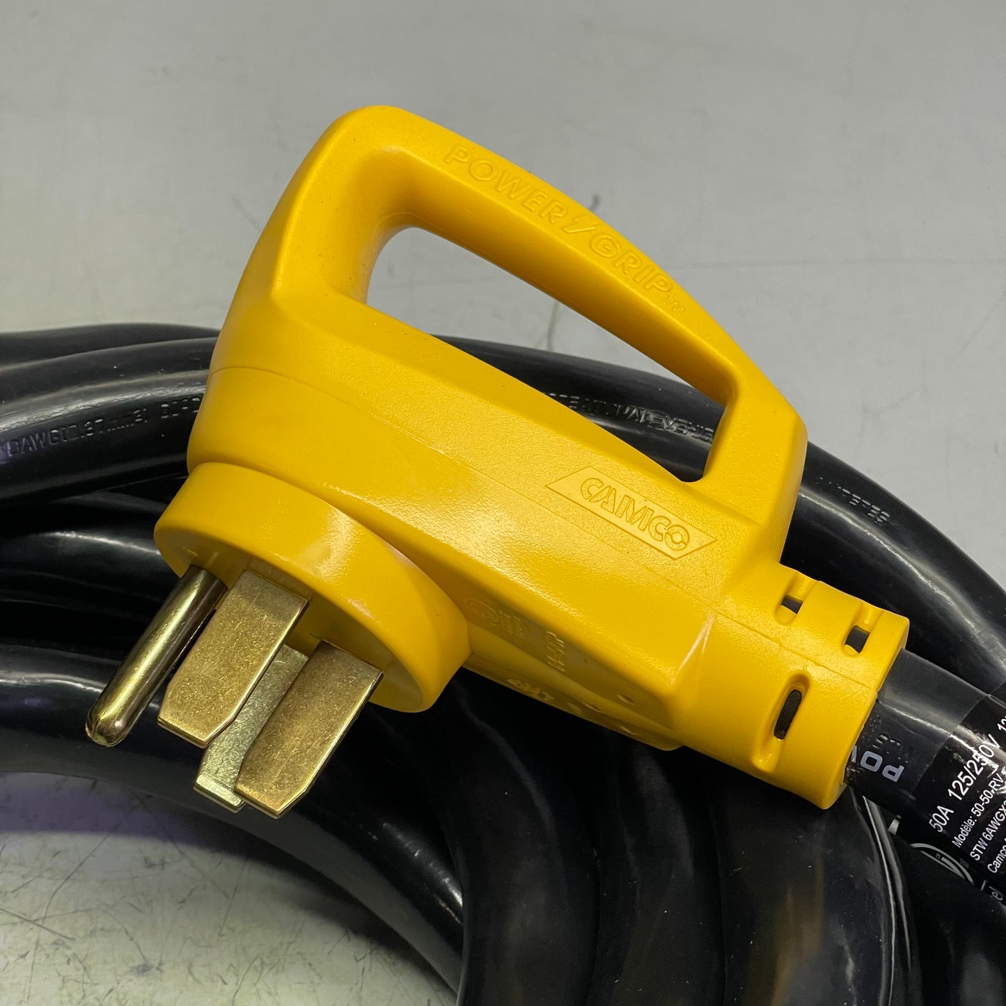 CAMCO RV Power Grip Extension Cord 30’ Black w/ Yellow 55195