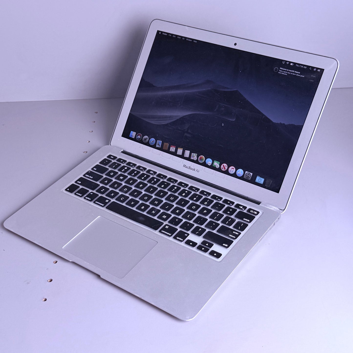 APPLE Macbook Air 13" 16GB Charger Not Included (Pre Owned, Minor Scratches)