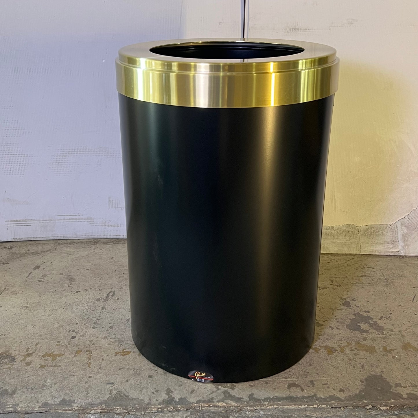 CLARO 35 Gal Metal Trash Can Sz 20"D x 30"H Black