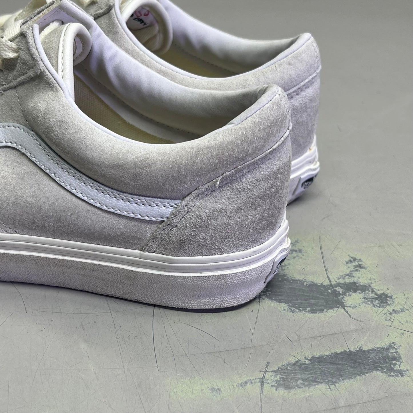 VANS Old Skool Lowpro Suede Sneakers  Men's Sz 11 Off White (Pre-Owned)