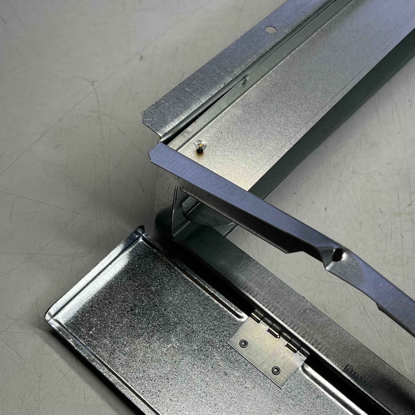 ZA@ E-Z FILTER Fan Coil Unit Filter Base 16" x 20" x 1" Silver EZ-1620-FC (Dented)