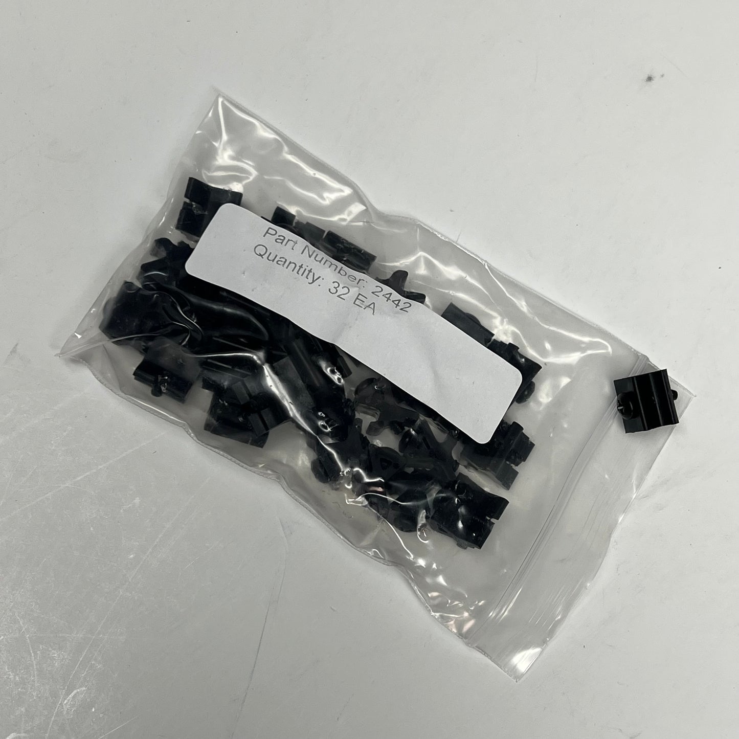 80/20 INC (32 PACK) Roll-in Mesh Panel Retainer for Mount Mesh Panel  Black 2442