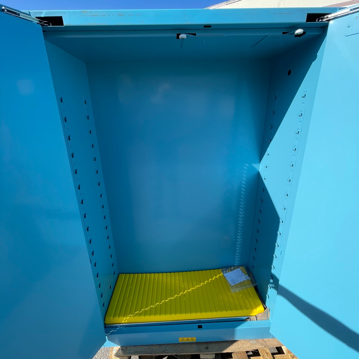 Z@ Pallet of JUSTRITE Sure-Grip EX Acid and Corrosive Storage Cabinet 45 Gal Capacity 65"x43.5"x18" (A)