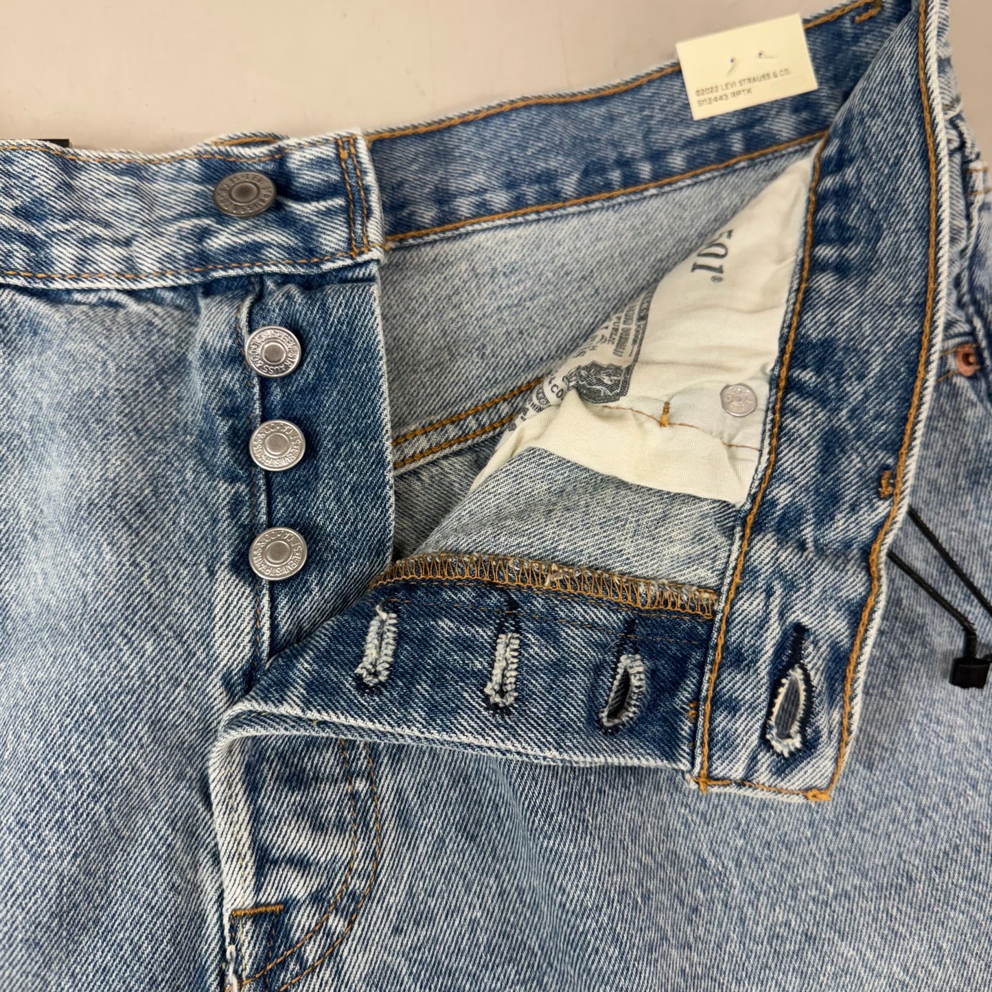 LEVIS 501 Original Fit High Rise Shorts Women's Sz 32 Vague Finish Medium Wash