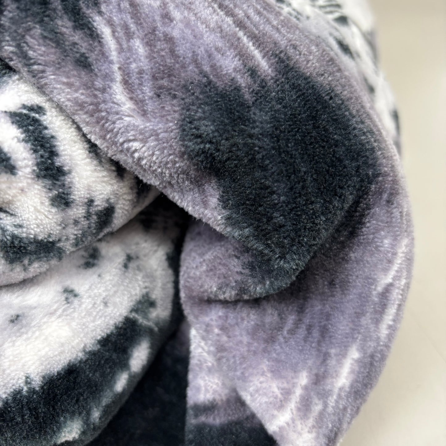 HOT Super Soft Fleece Blanket Snow Leopard Pattern One Size (Full Size) White/Grey