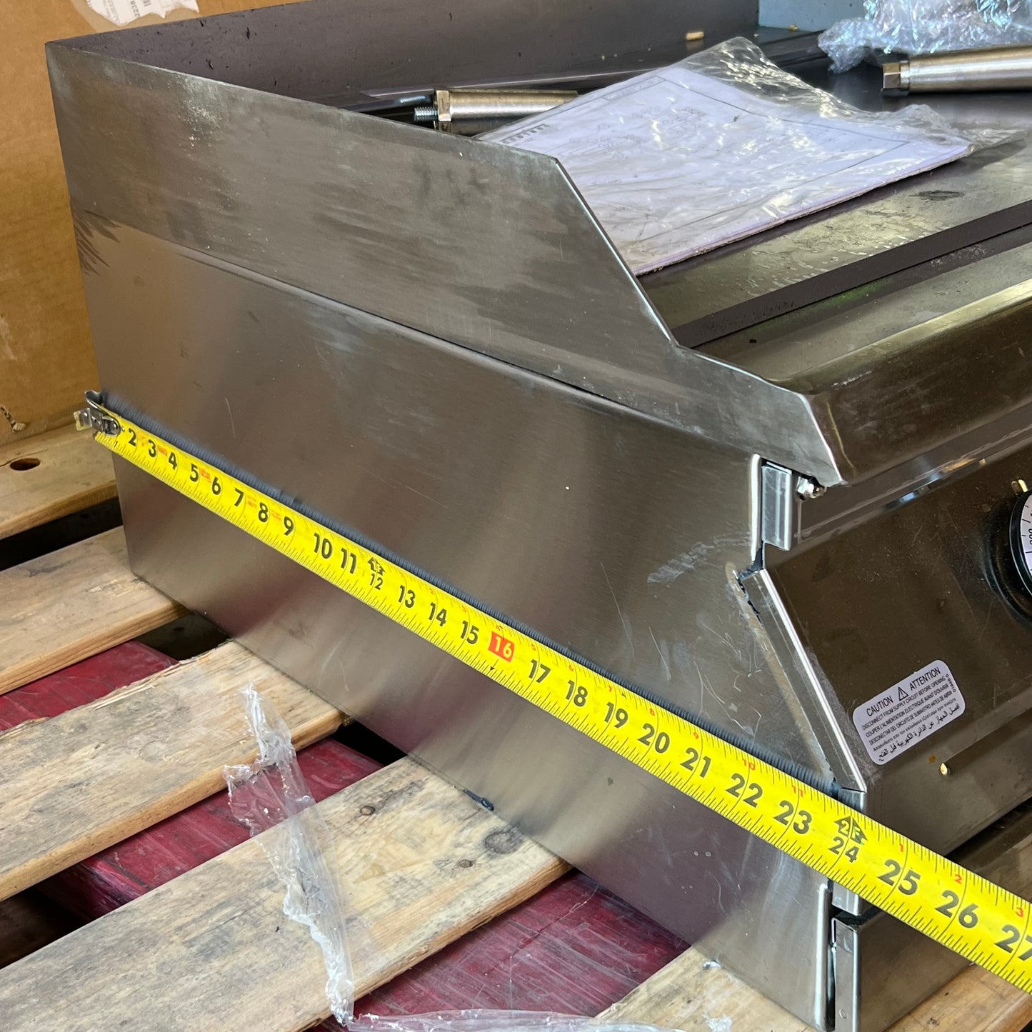 GARLAND Electric Commercial Range Sz 24"W x 24"L x 14"H, ED-24G (New w/ Damage, One Leg Missing)