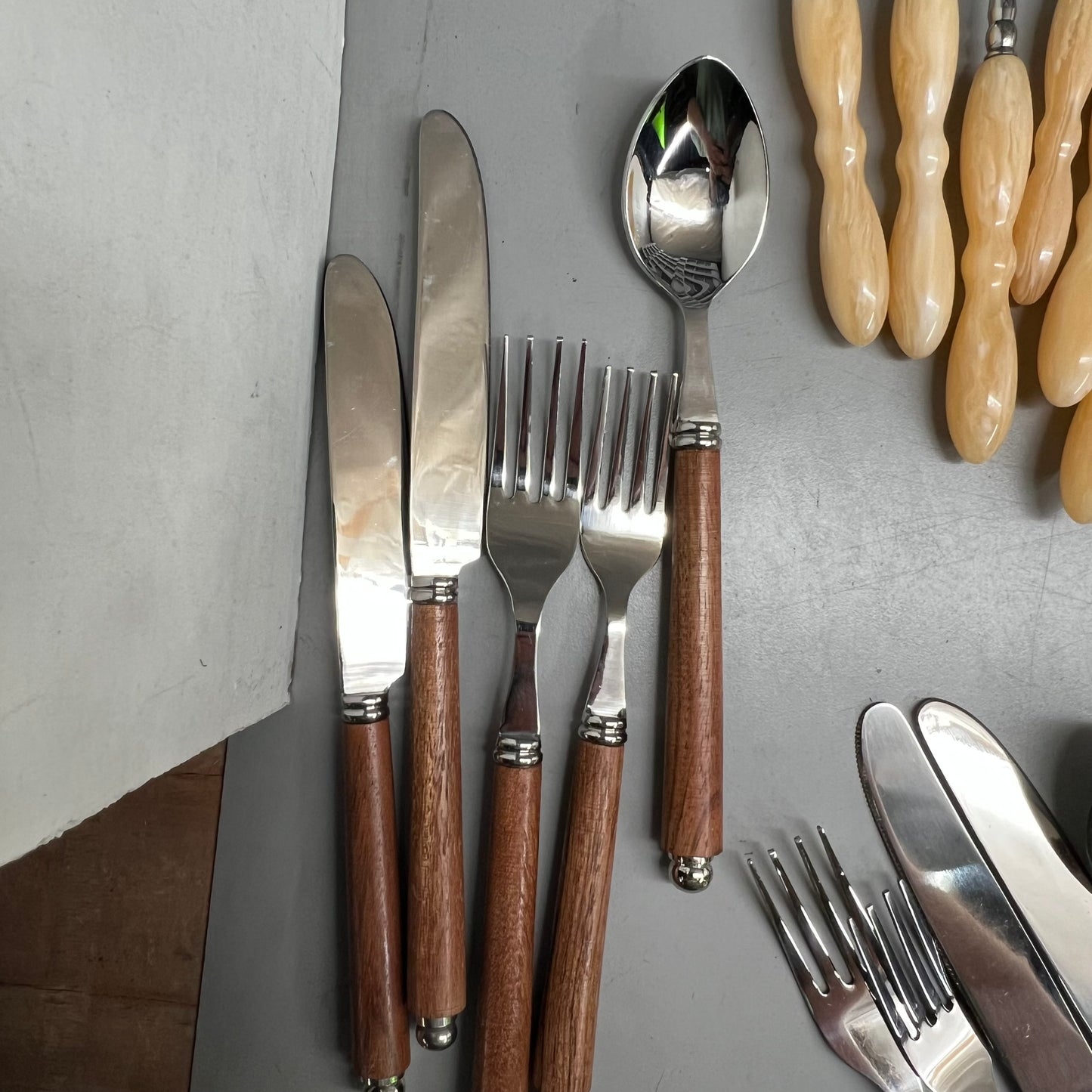 ZA@ PAYWUT Assorted Cutlery, Wine Glasses, and Commercial Dishwasher Rack