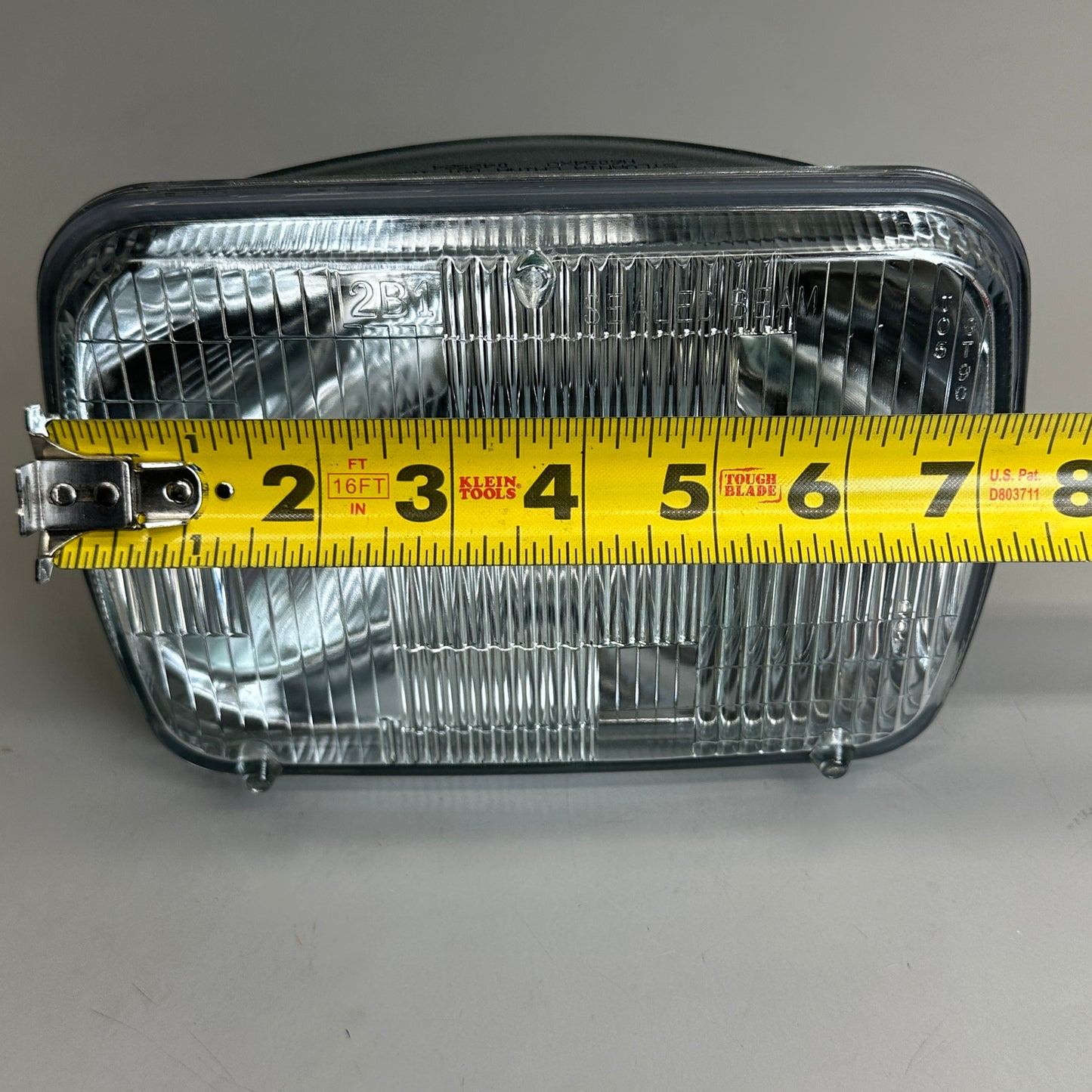 SYLVANIA XtraVision H6054 Sealed Beam Headlight 142x200 Sz 7 in X 5.5 in Silver