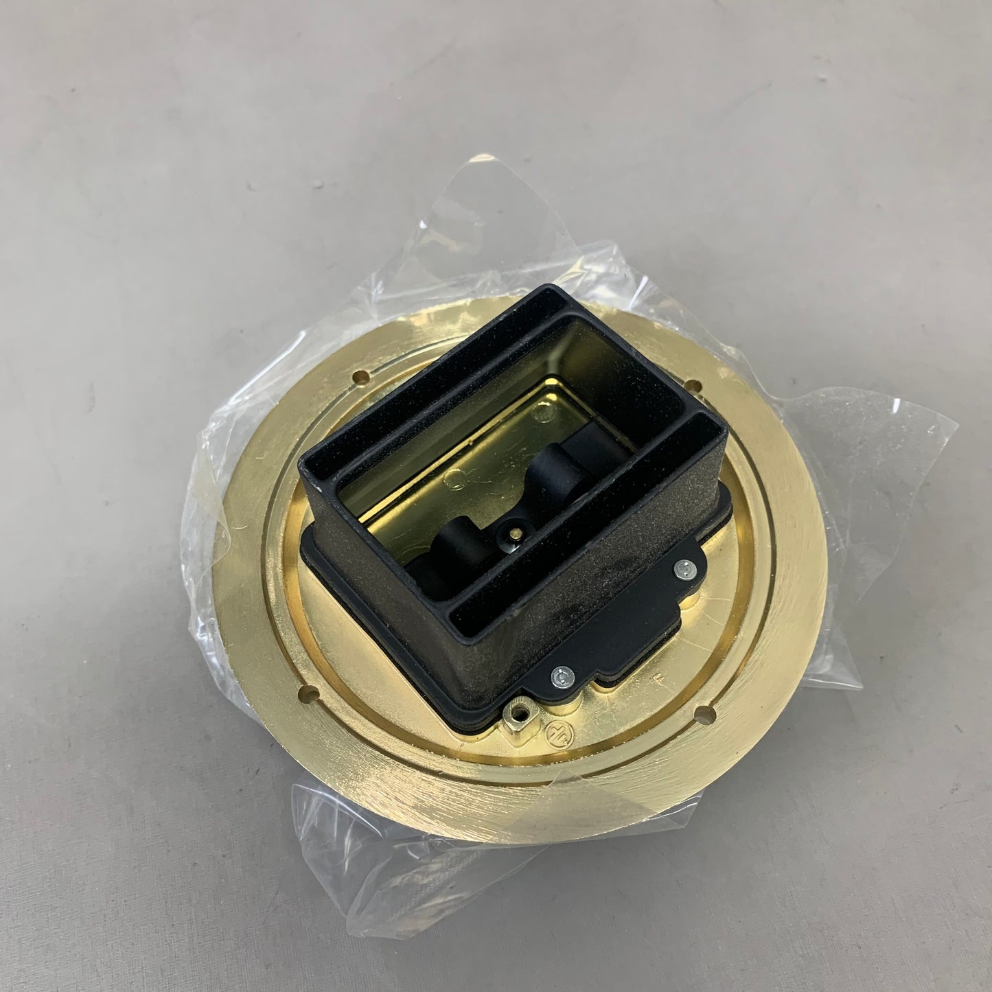 RACO Floor Box Kit Polished Brass 39779162