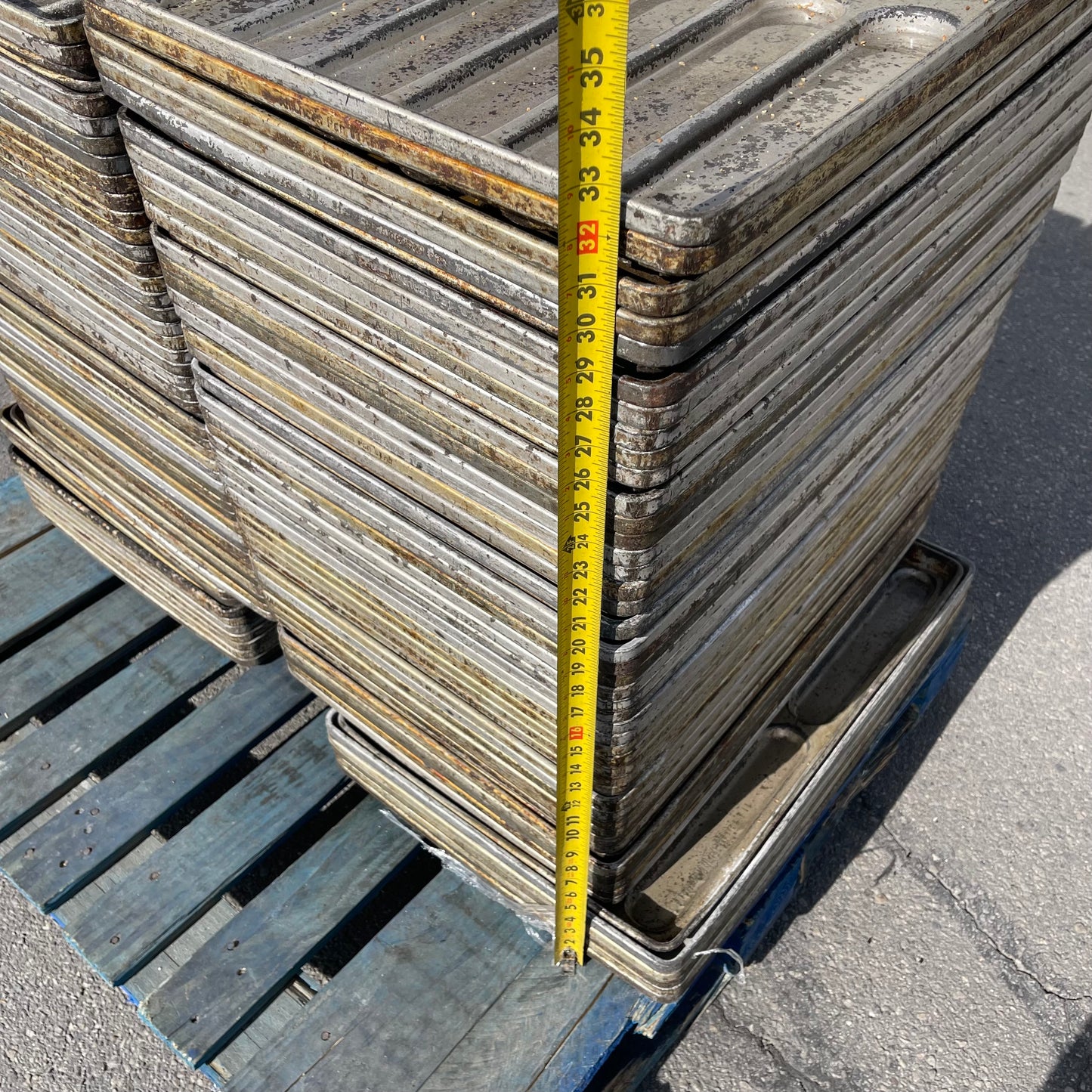 ZA@ Pallet of MIXED Bread Baking Trays, Steel 26.5”x18.5” pans ~900 lbs total (AS-IS)