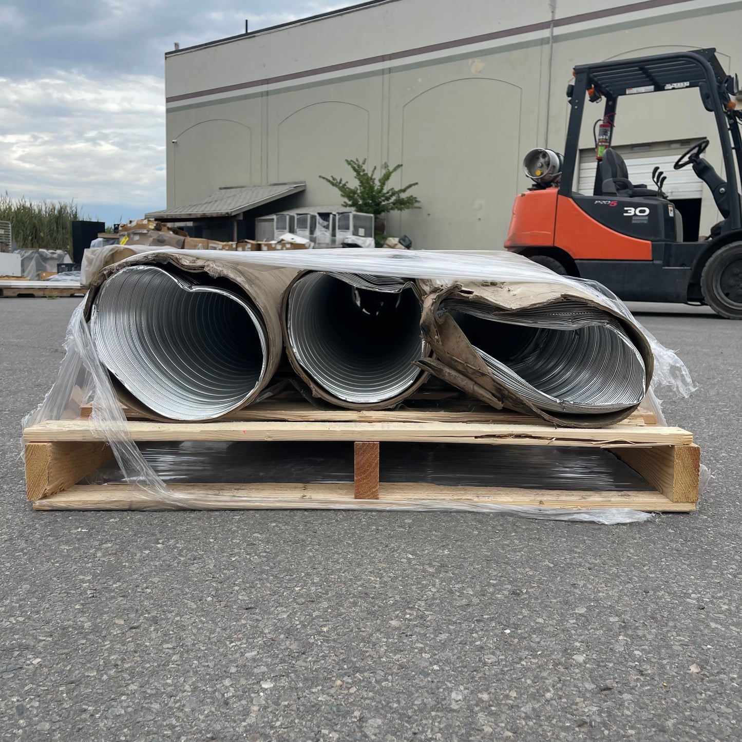ZA@ Pallet of FLEXAUST (3-Pack) Bendway Industrial Hose 10 ft 4951000010A (AS-IS)