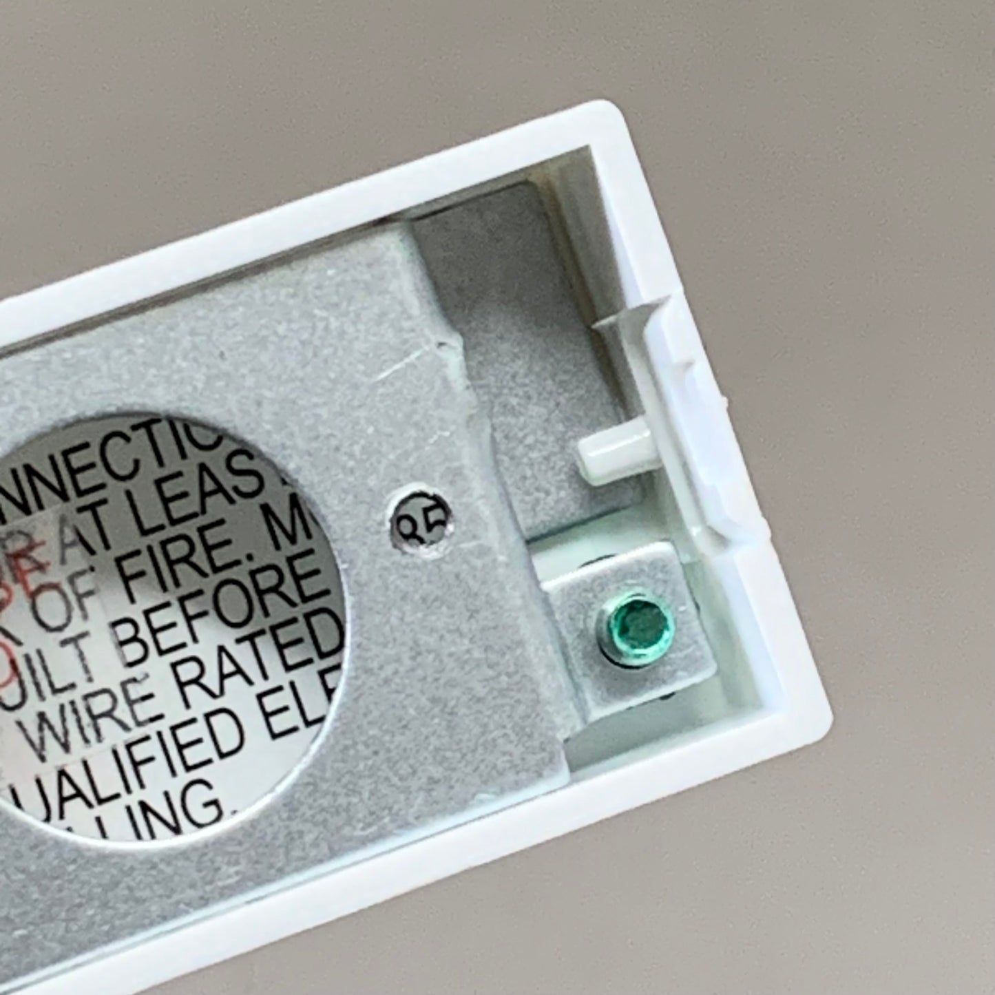 LEVITON (2 PACK) ConTech Single Circuit Live EndFeed Top Access White LA-10-P