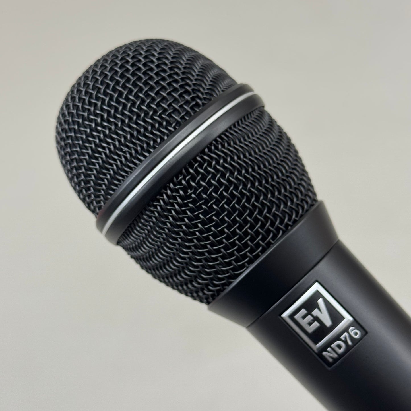 ELECTRO-VOICE Dynamic Supercardioid Vocal Microphone Black ND76