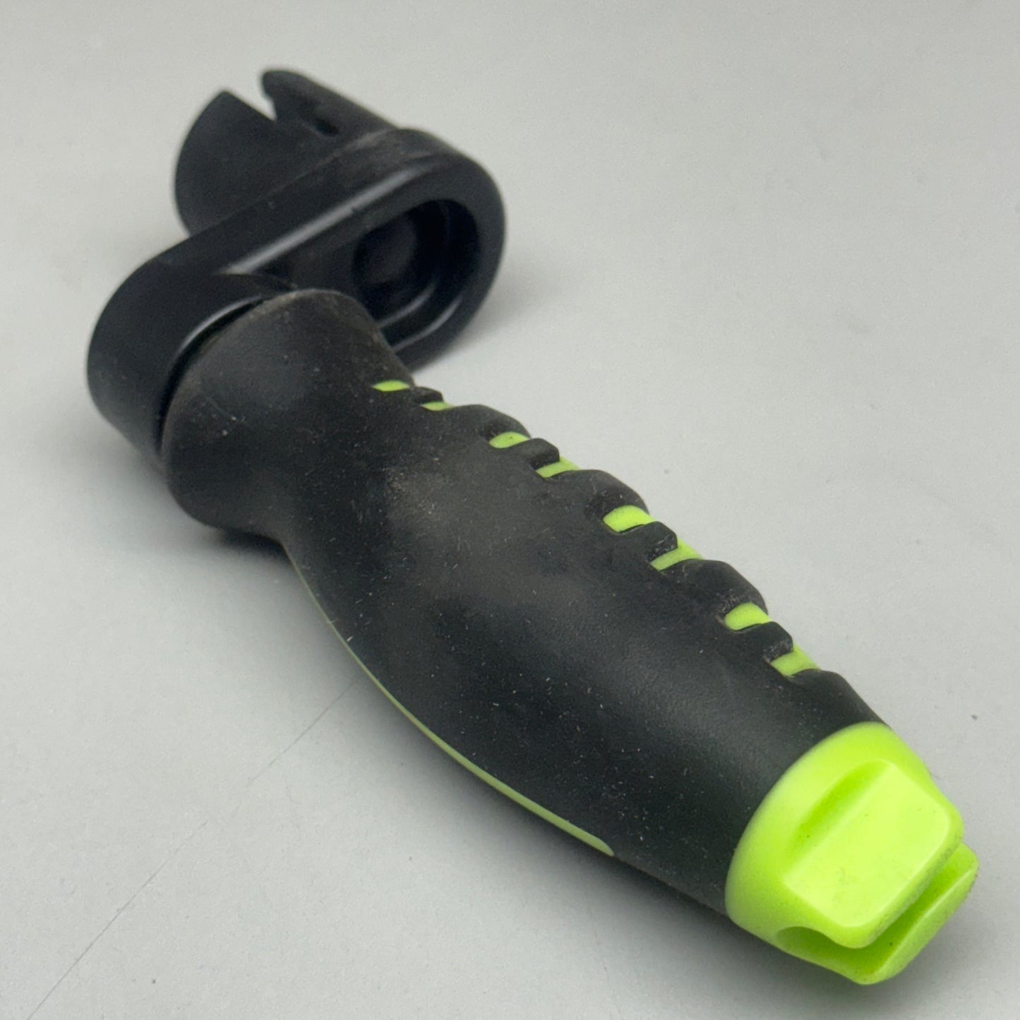 ERNIE BALL Pegwinder Plus 7 1/2”Lx4 1/2”W Green-Black