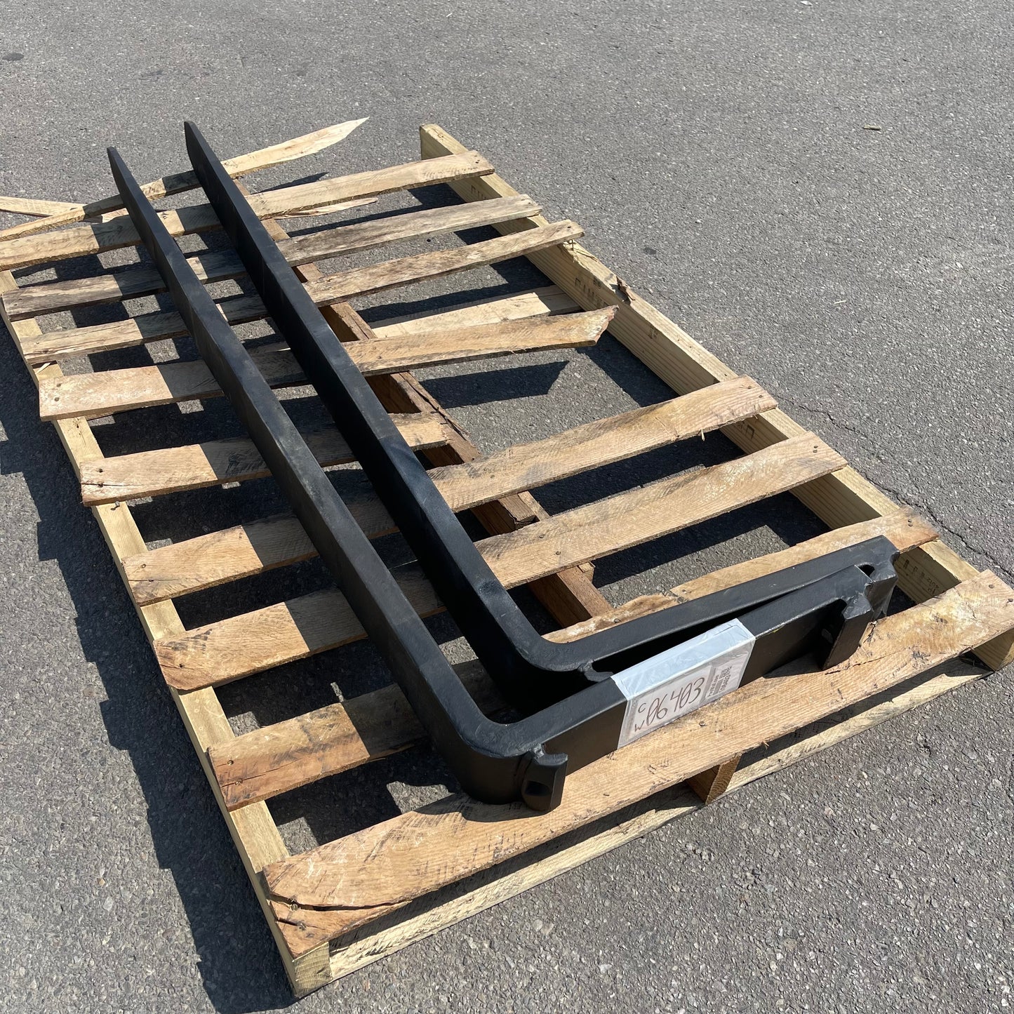 Z@ UNBRANDED Heavy-duty Forklift Forks 62”x4" (Used, Like New)