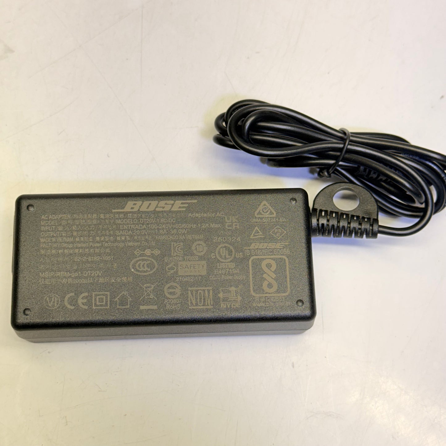 ZA@ BOSE Solo Soundbar Series II W/remote, Power Cord, Wall Bracket Black (AS-IS)