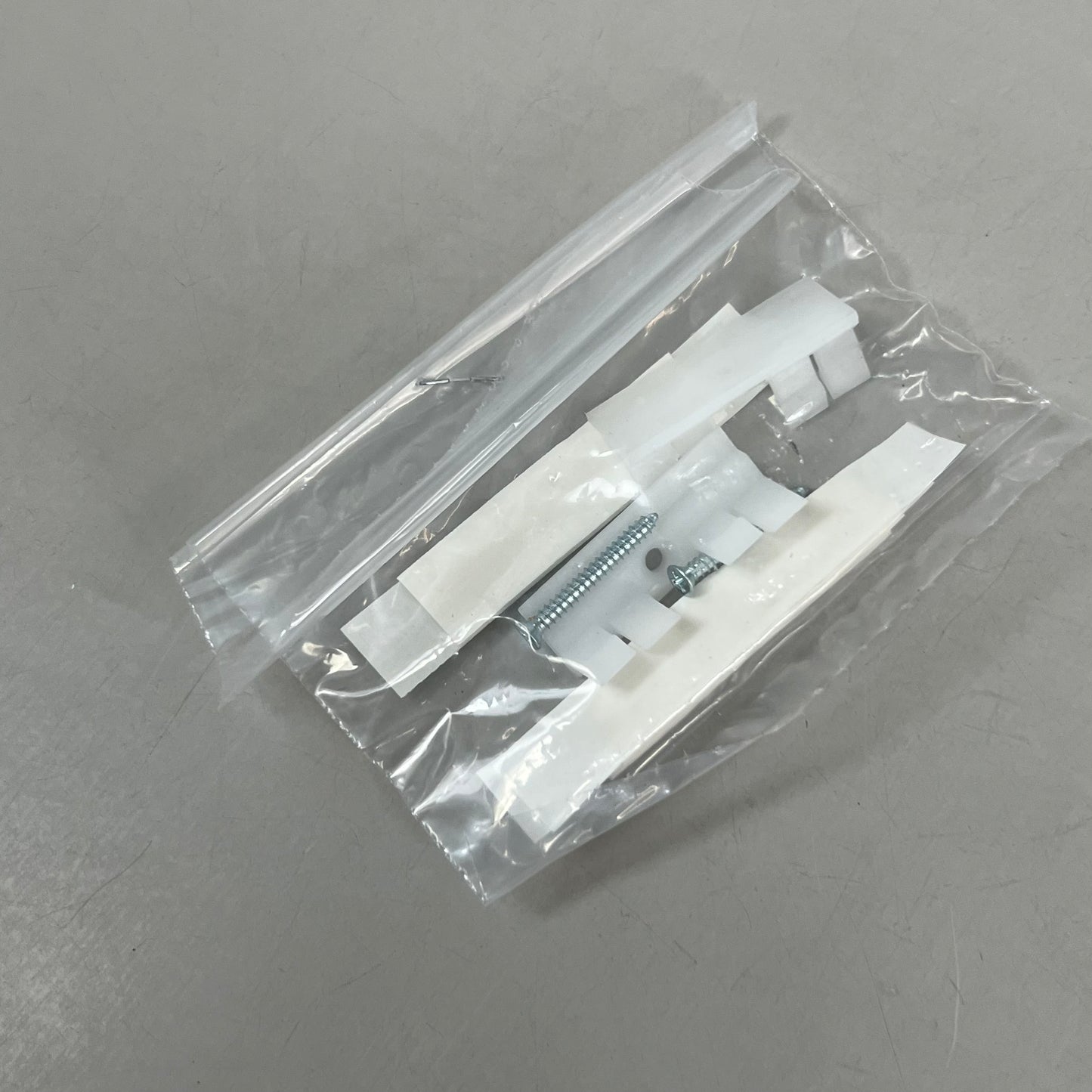 ADVANTUS Grip-A-Strip Display Rail 36x1.5 Aluminum Finish 091141020057