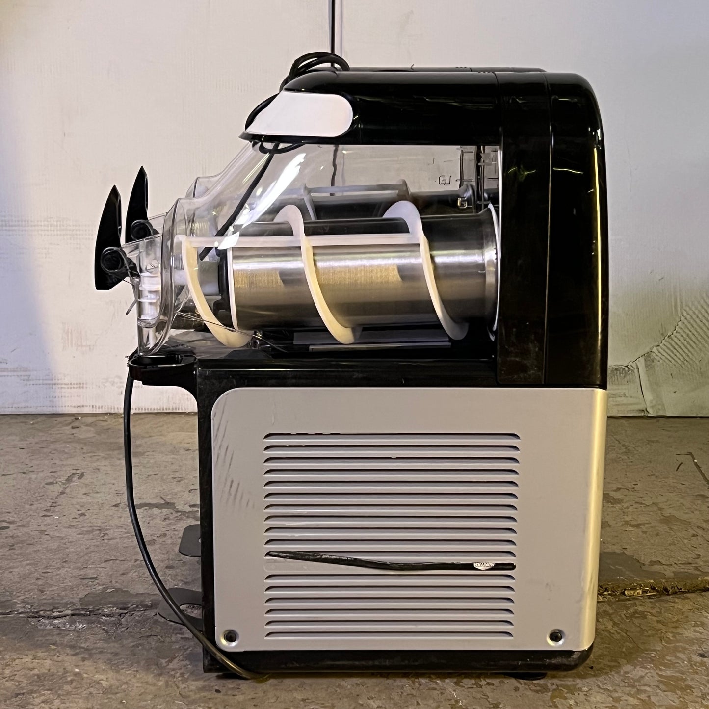 VOLLRATH Granita Machine Frozen Beverage Dispenser 1.58 Gal Bowls VCBA128-302 (AS-IS, Damage to the ventilation grille)