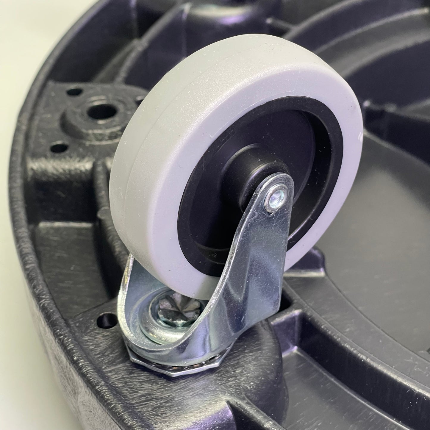 CARLISLE Bronco Round Trash Can Dolly W/ Replaceable Casters 18" Dia x 6" H 3691003