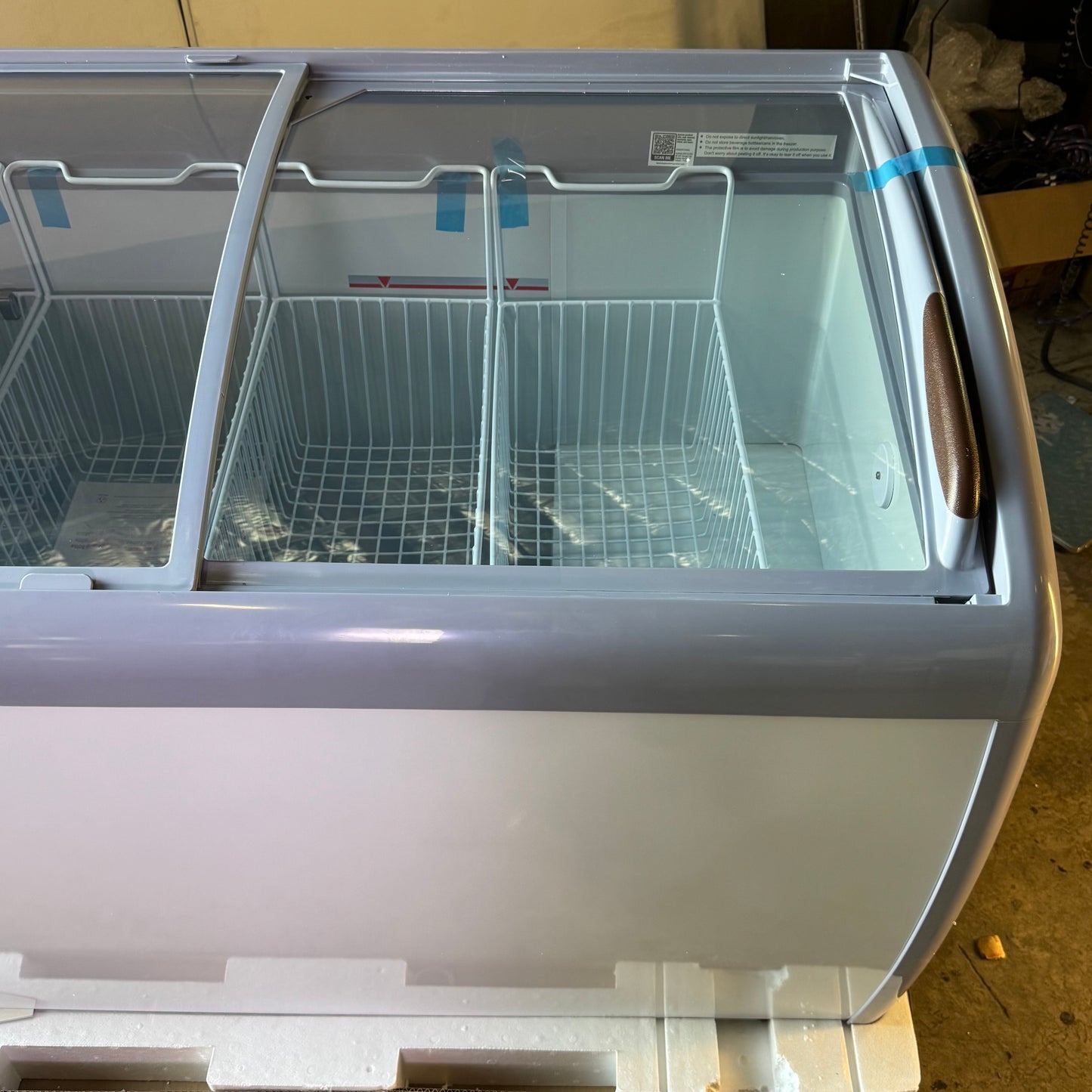 AVANTCO Customizable Curved Top Display Freezer 49-5/8" DFC13-|HCL (As-Is)
