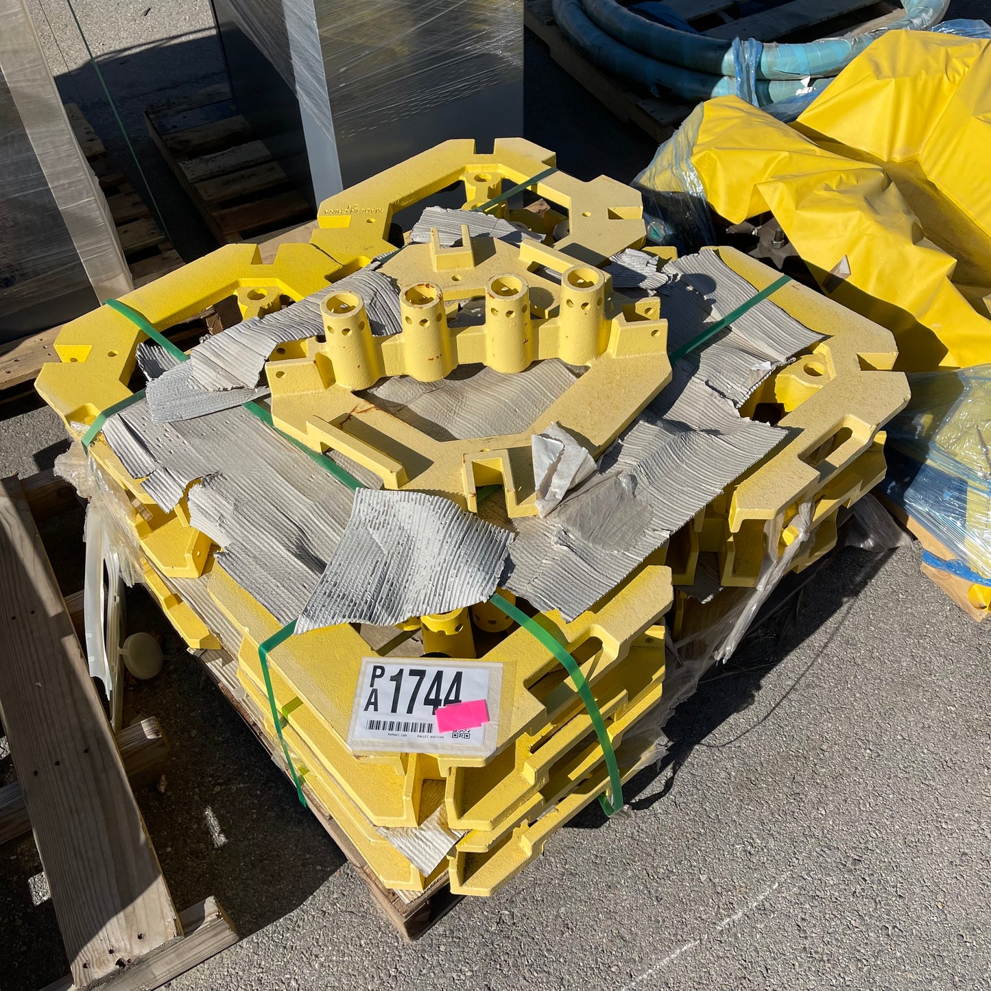 ZA@ Pallet of GARLOCK Yellow Steel Gate & Base (AS-IS)