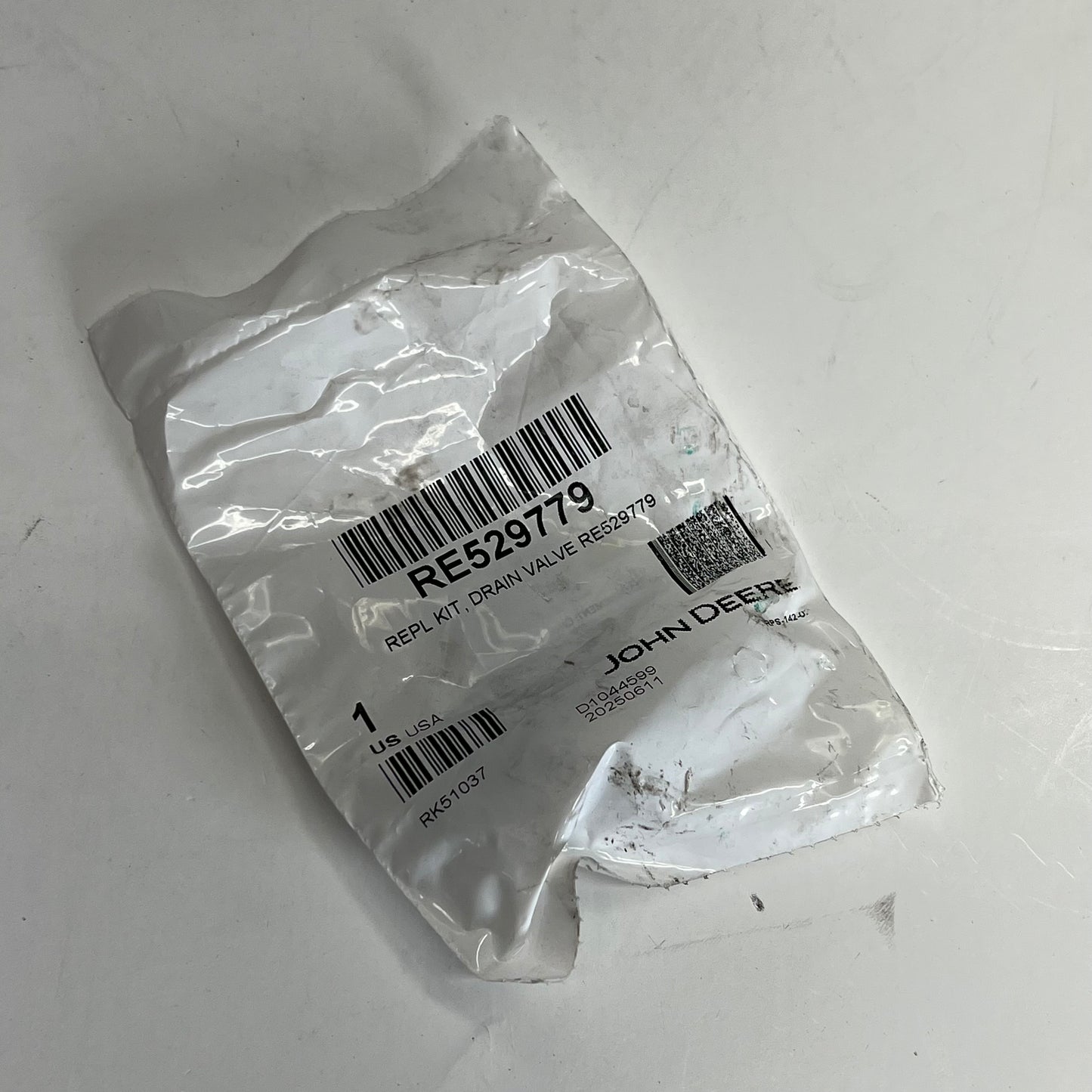 JOHN DEERE Genuine Oem Engine Oil Filter Drain Valve Black RE529779