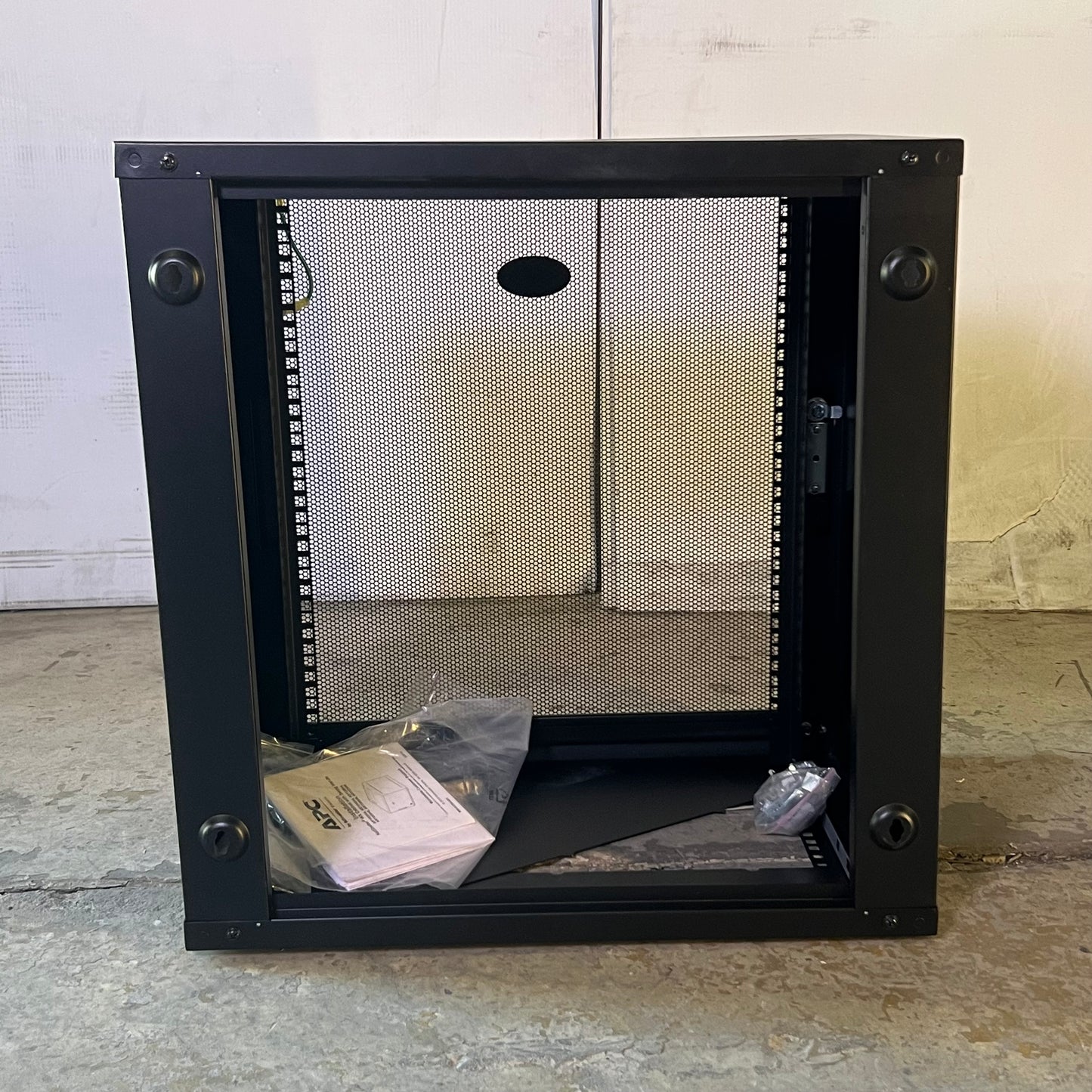 APC Net Shelter Wallmount Enclosure Cabinet Single Hinged Switch 12U  AR112SH4