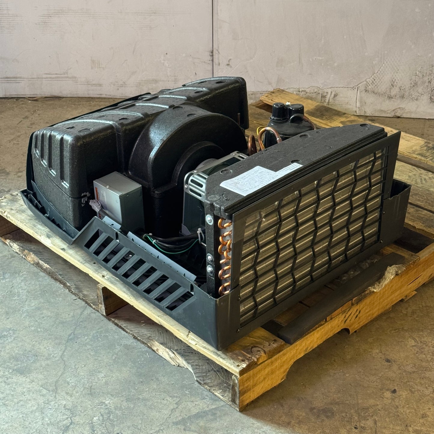 ZA@ FURRION Chill HE Replacement RV Air Conditioner for Coleman Setup - 15000BTU (New Other, Cosmetic Damaged)
