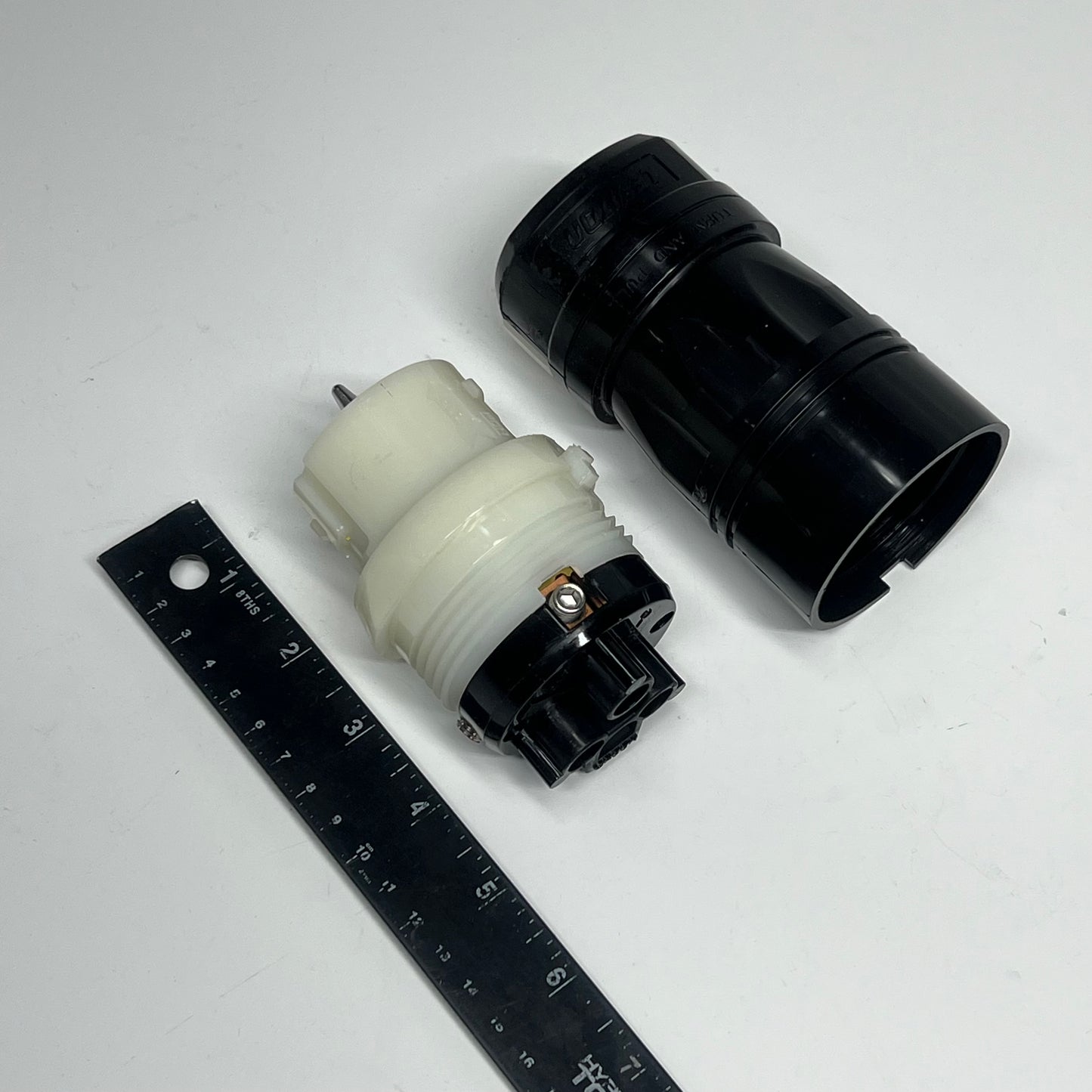 LEVITON Locking Connector Industrial Grade 50 AMP 250 Volt Black/White CS8364C
