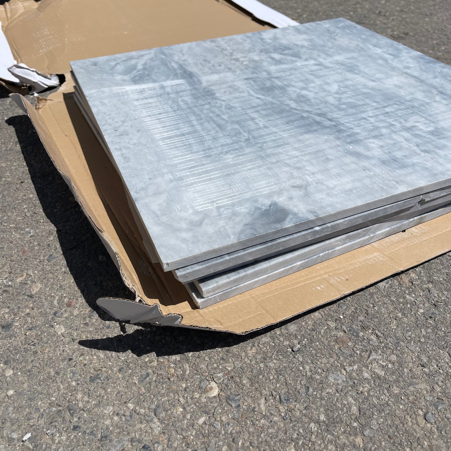 ZA@ Pallet of RIAD Casablanca Carrara & Bardiglio Grey Tiles 18"x18" (Some Broken, see images)