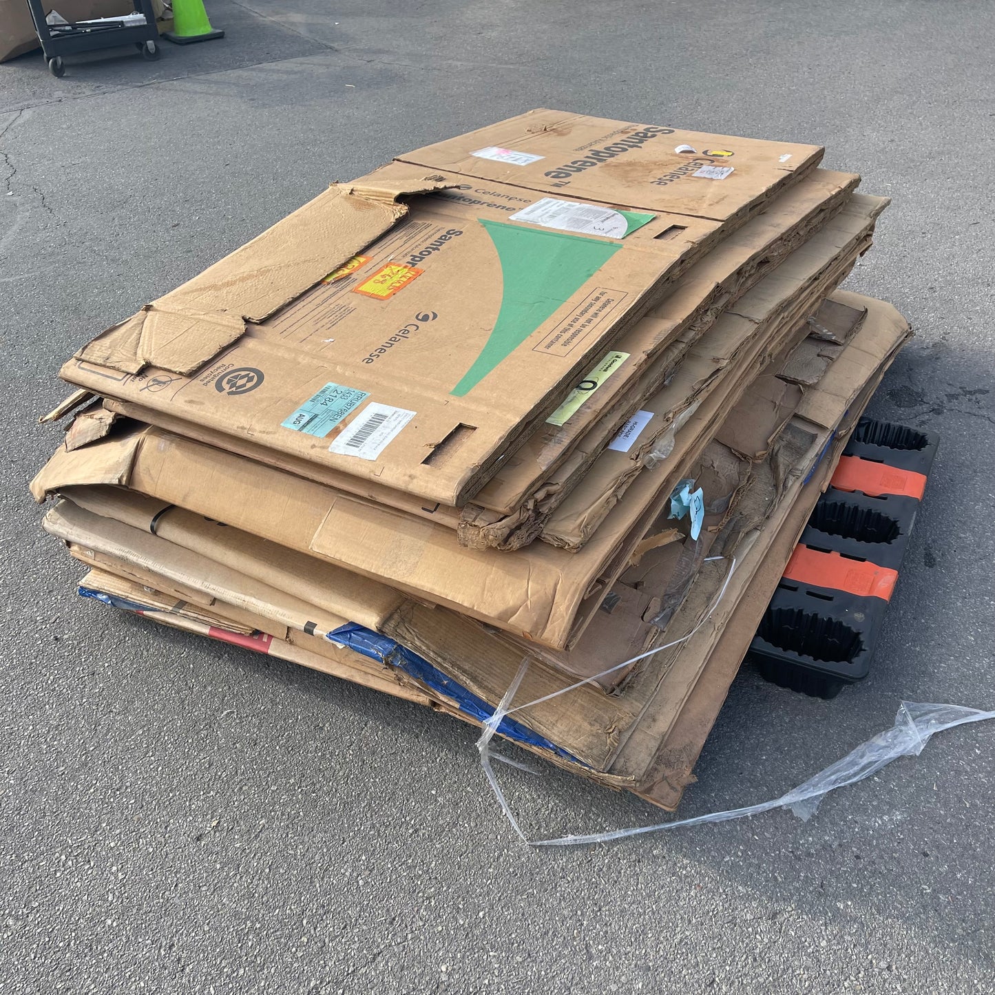 ZA@ Pallet of MIXED Gaylord Boxes (AS-IS)(A)